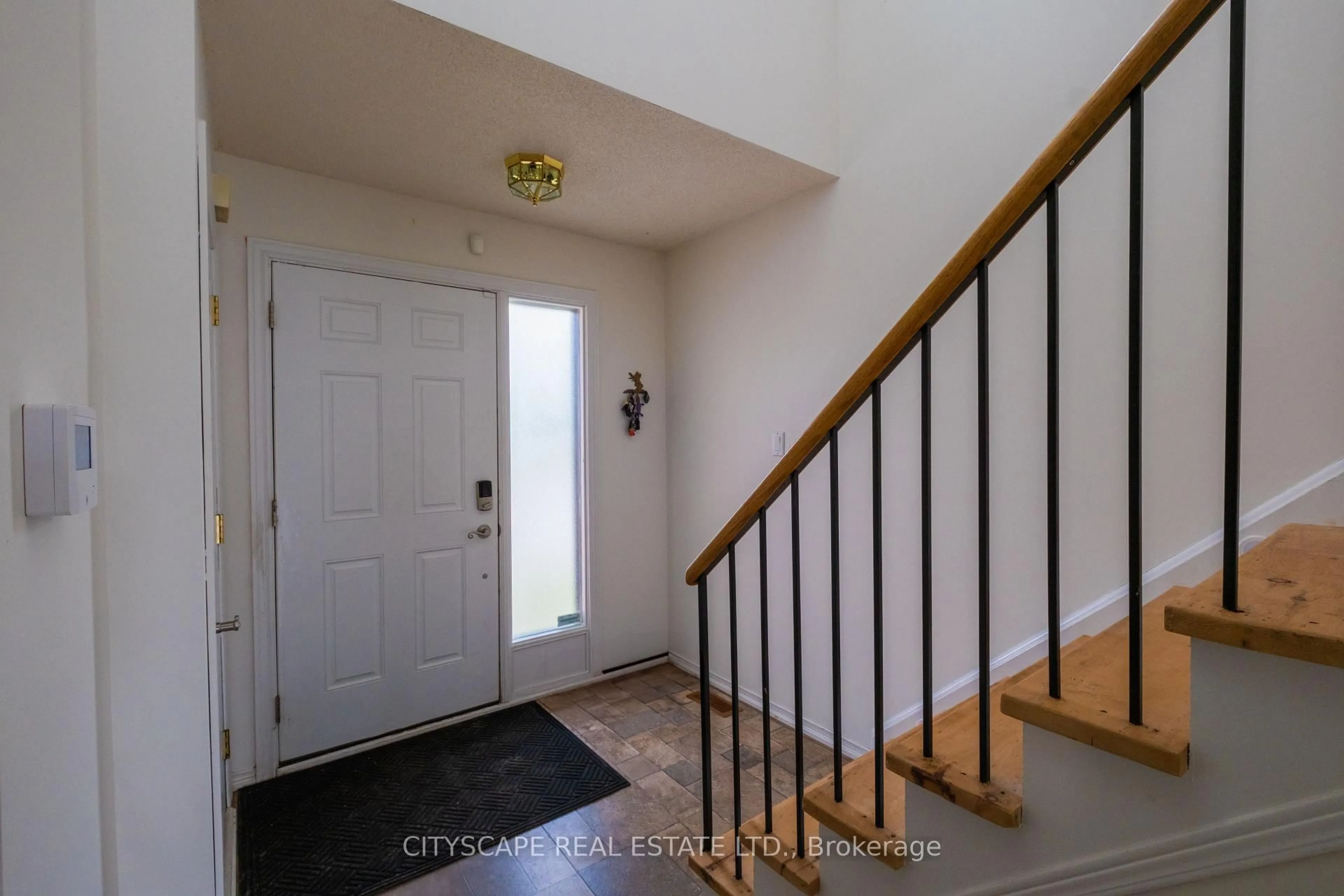 Indoor entryway for 2176 Ferguson St, Innisfil Ontario L9S 1X6