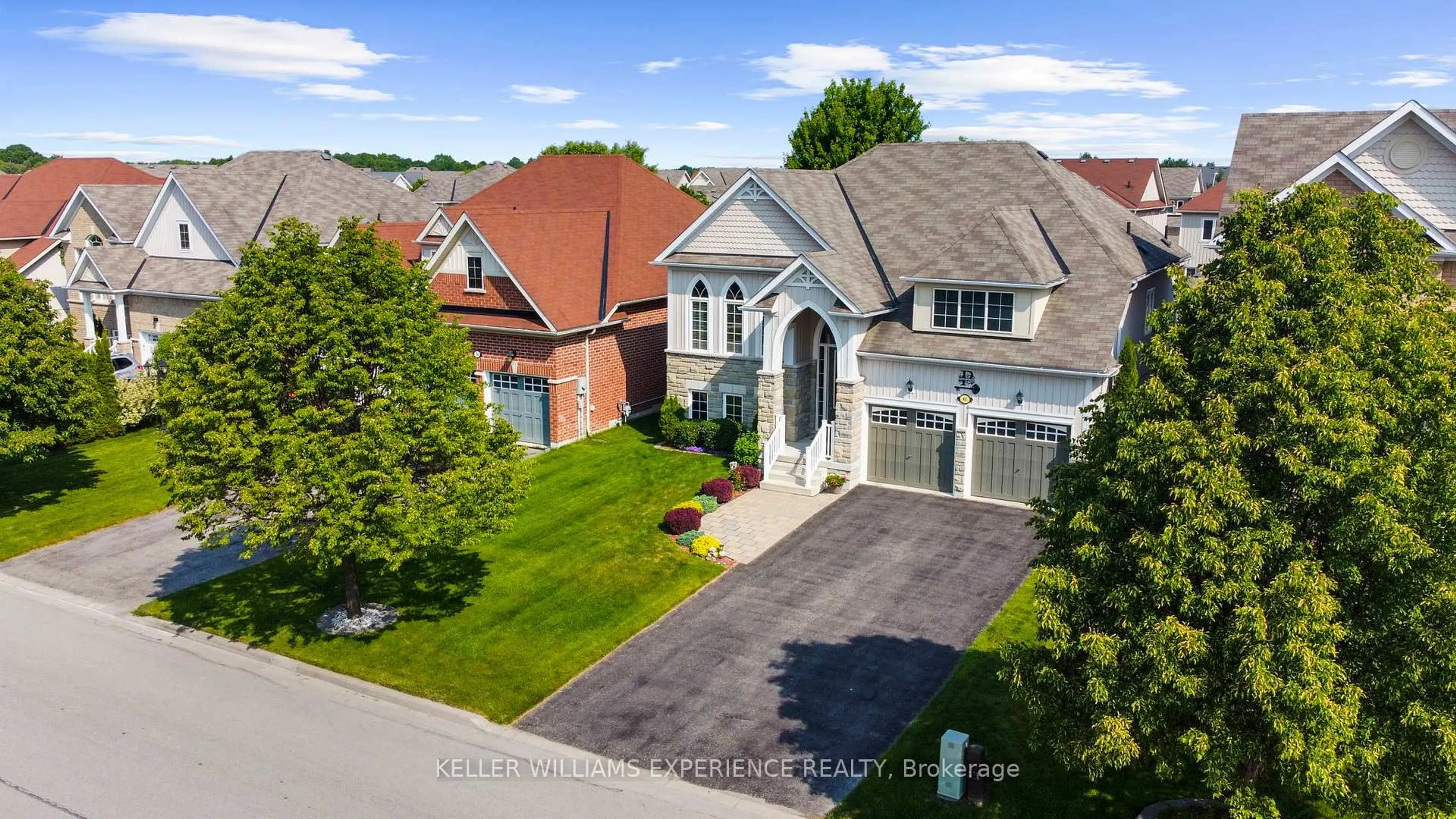 A pic from outside/outdoor area/front of a property/back of a property/a pic from drone, street for 40 Collier Cres, Essa Ontario L3W 0M6