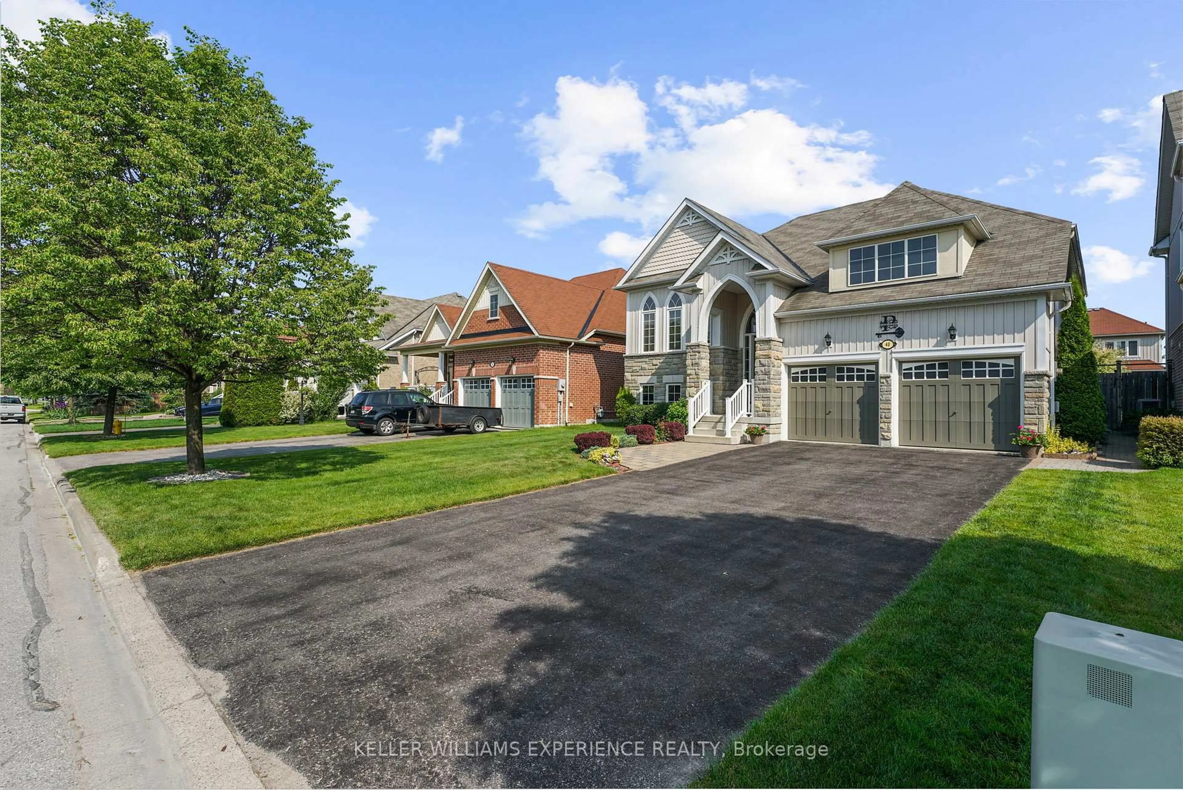 A pic from outside/outdoor area/front of a property/back of a property/a pic from drone, street for 40 Collier Cres, Essa Ontario L3W 0M6
