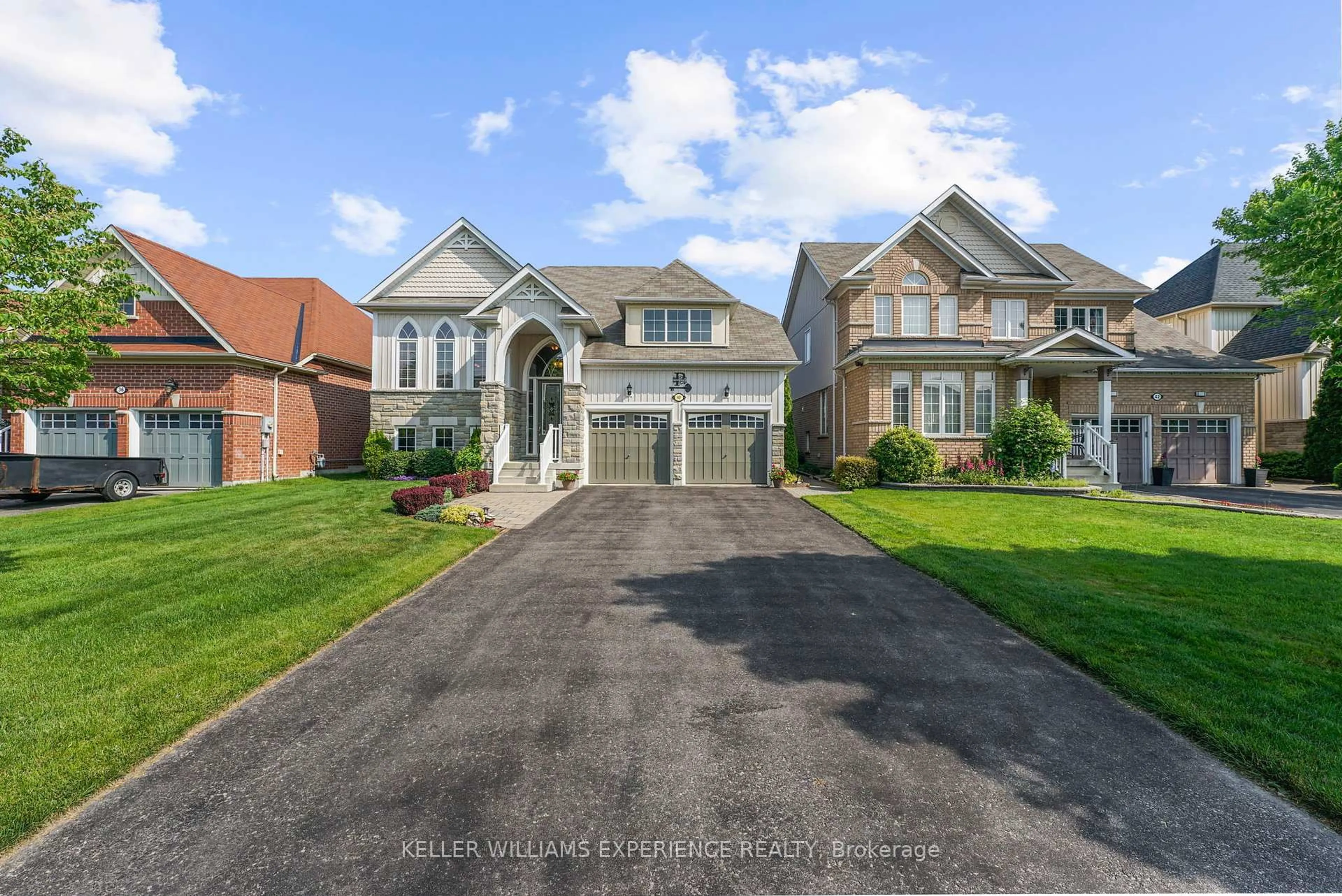 A pic from outside/outdoor area/front of a property/back of a property/a pic from drone, street for 40 Collier Cres, Essa Ontario L3W 0M6