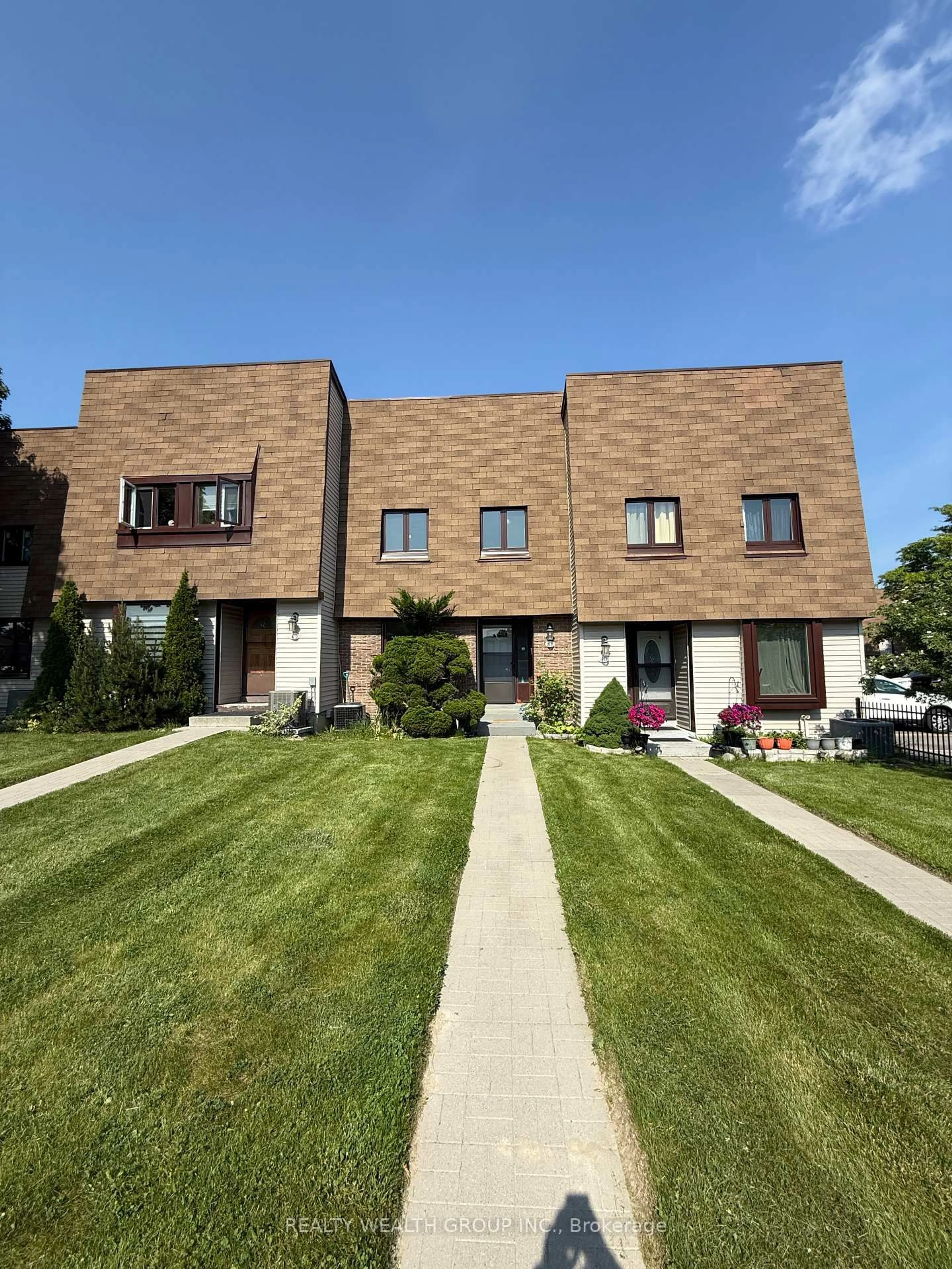 Home with brick exterior material, street for 189 Springhead Gdns #41, Richmond Hill Ontario L4C 5C7