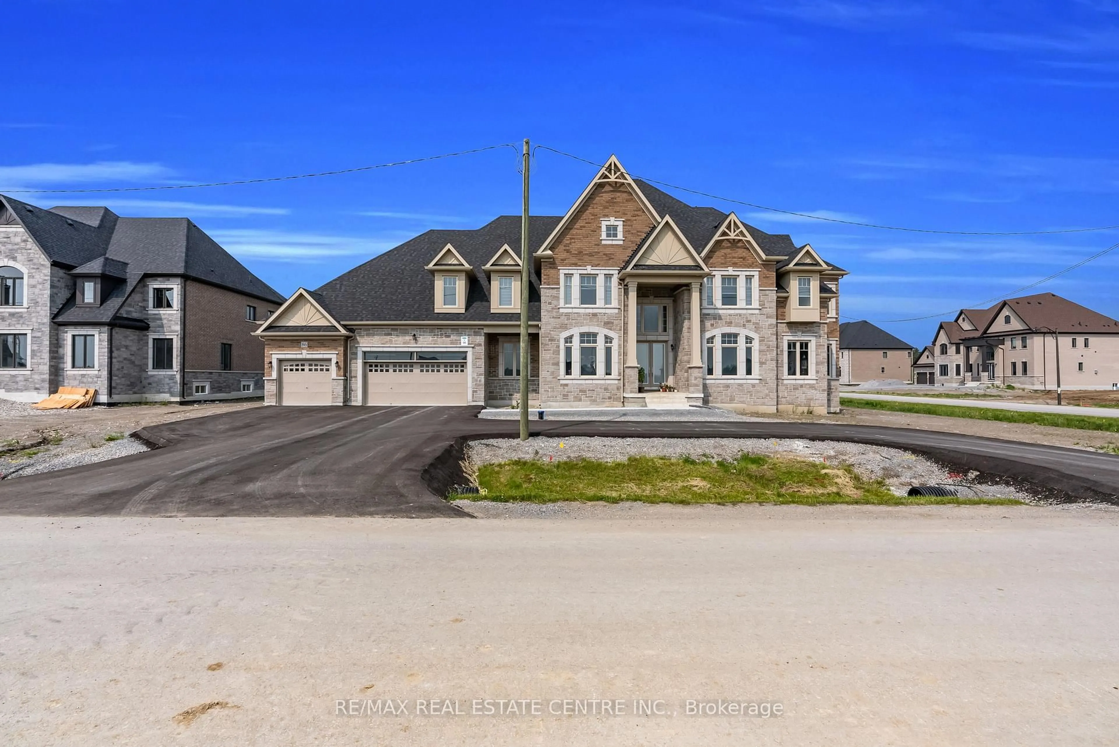 A pic from outside/outdoor area/front of a property/back of a property/a pic from drone, street for 86 Green Gables Cres, Whitchurch-Stouffville Ontario L4A 5G4