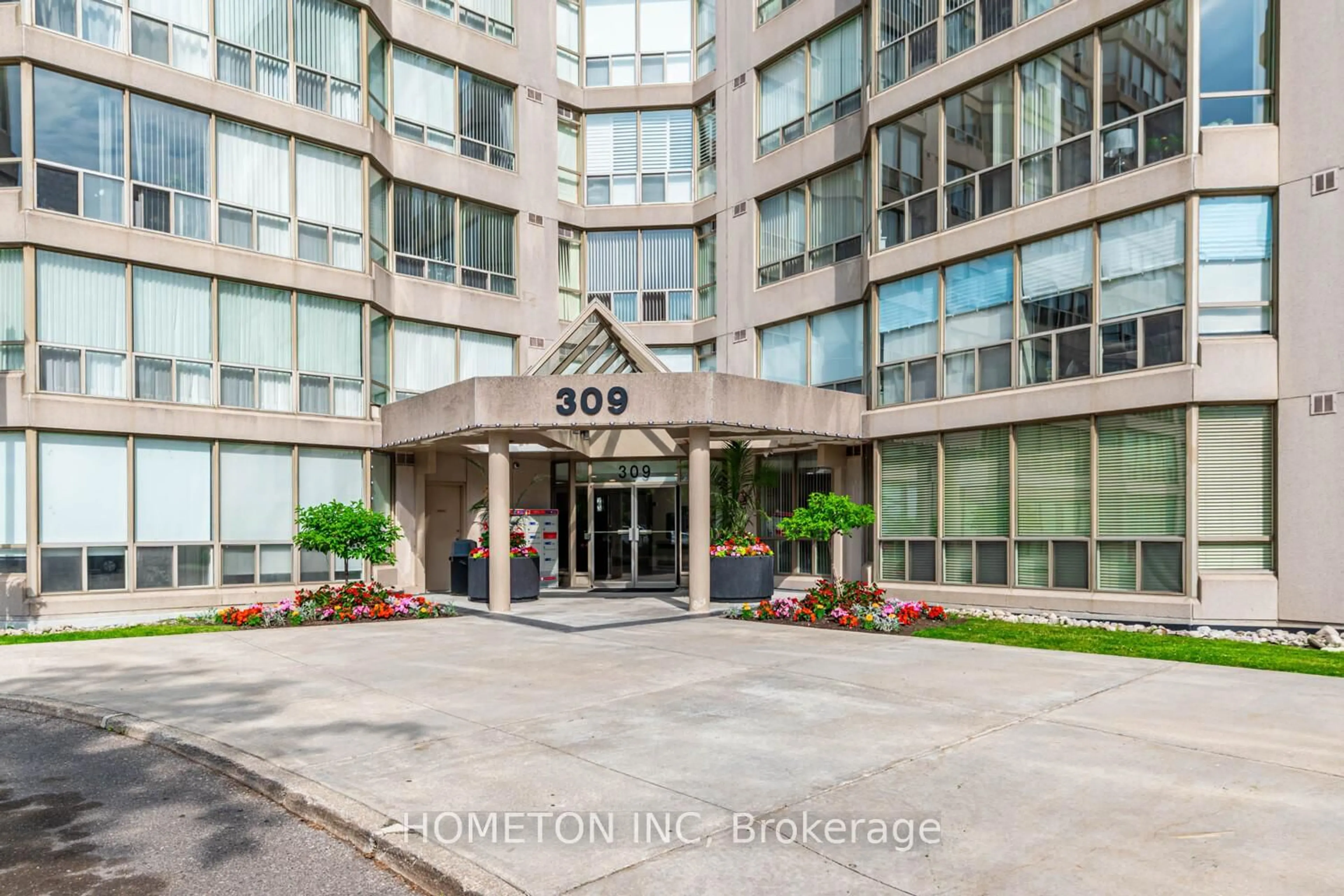 Indoor foyer for 309 Major Mackenzie Dr #323, Richmond Hill Ontario L4C 9V5