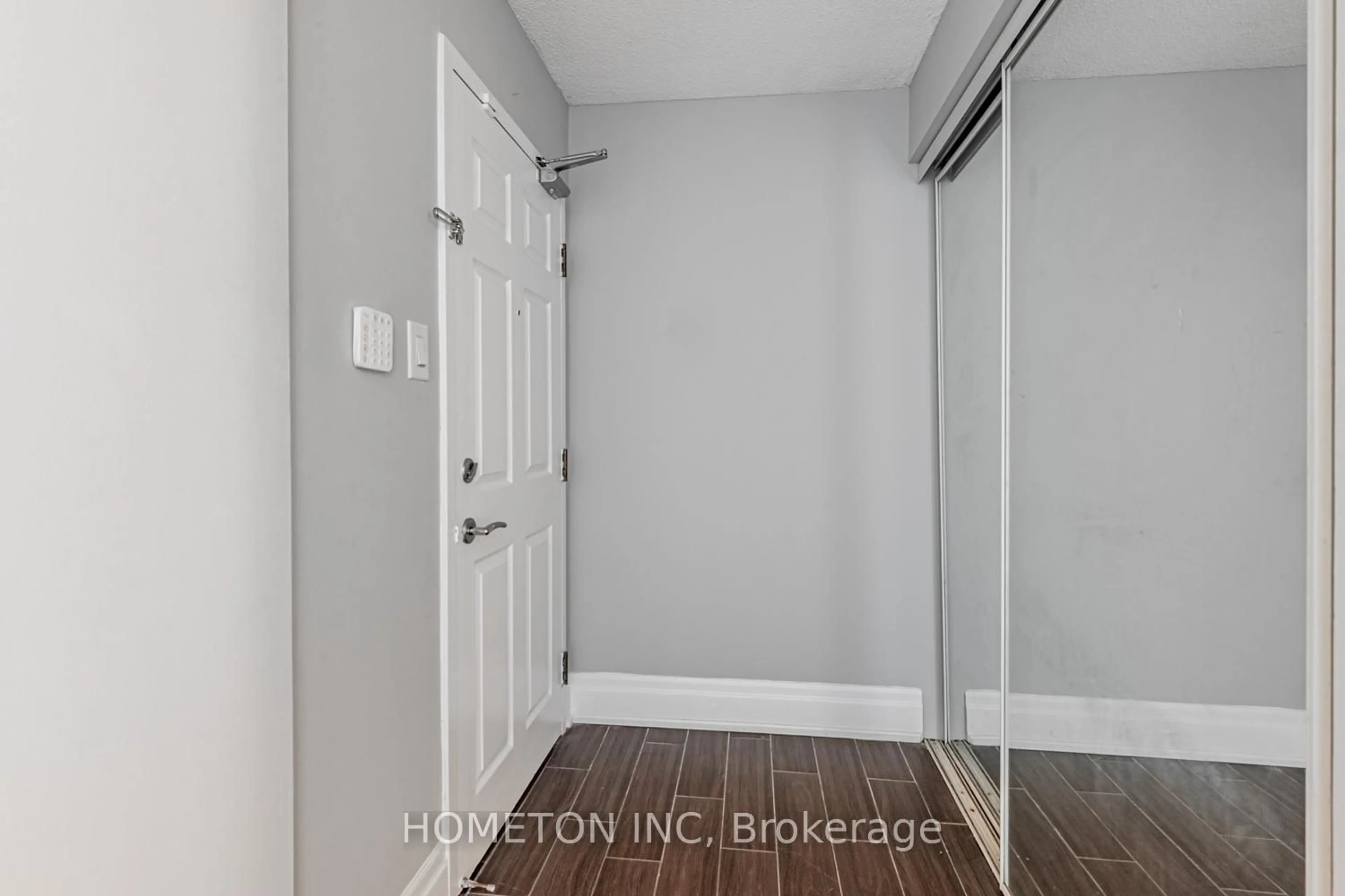 Indoor entryway for 309 Major Mackenzie Dr #323, Richmond Hill Ontario L4C 9V5