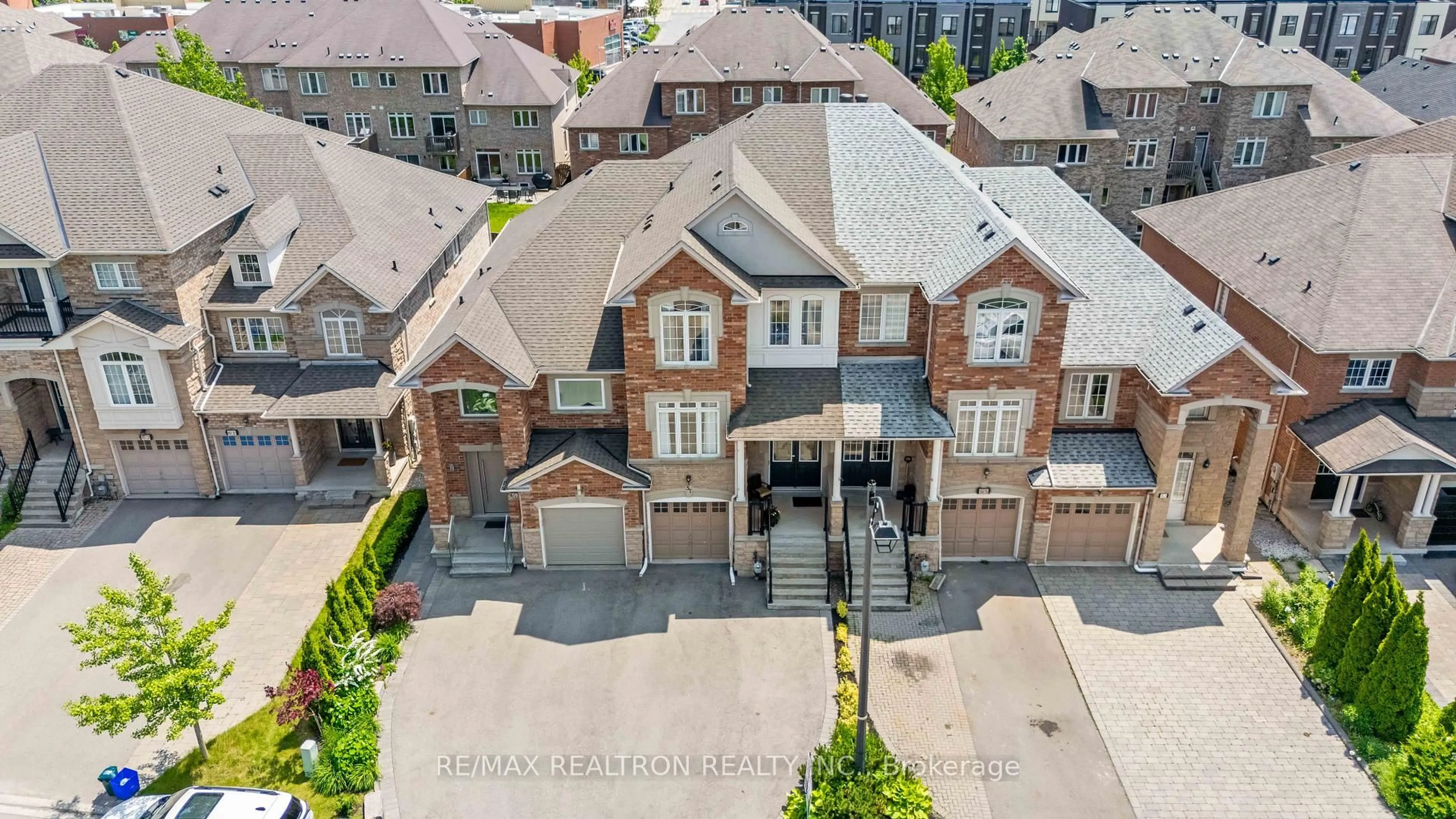 A pic from outside/outdoor area/front of a property/back of a property/a pic from drone, street for 57 Littleriver Crt, Vaughan Ontario L6A 0K4