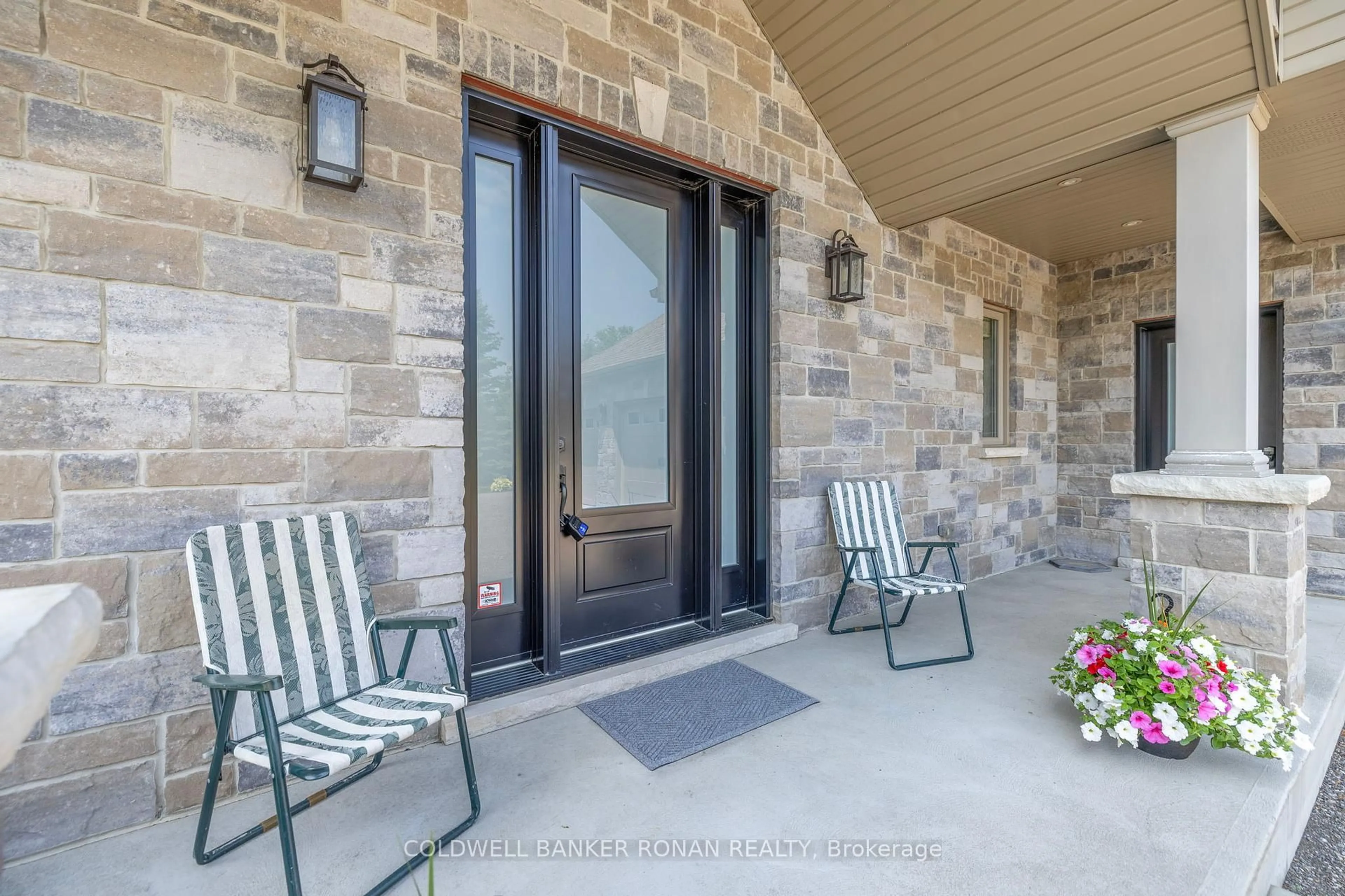 Indoor entryway for 6511 2nd Line, New Tecumseth Ontario L0G 1W0