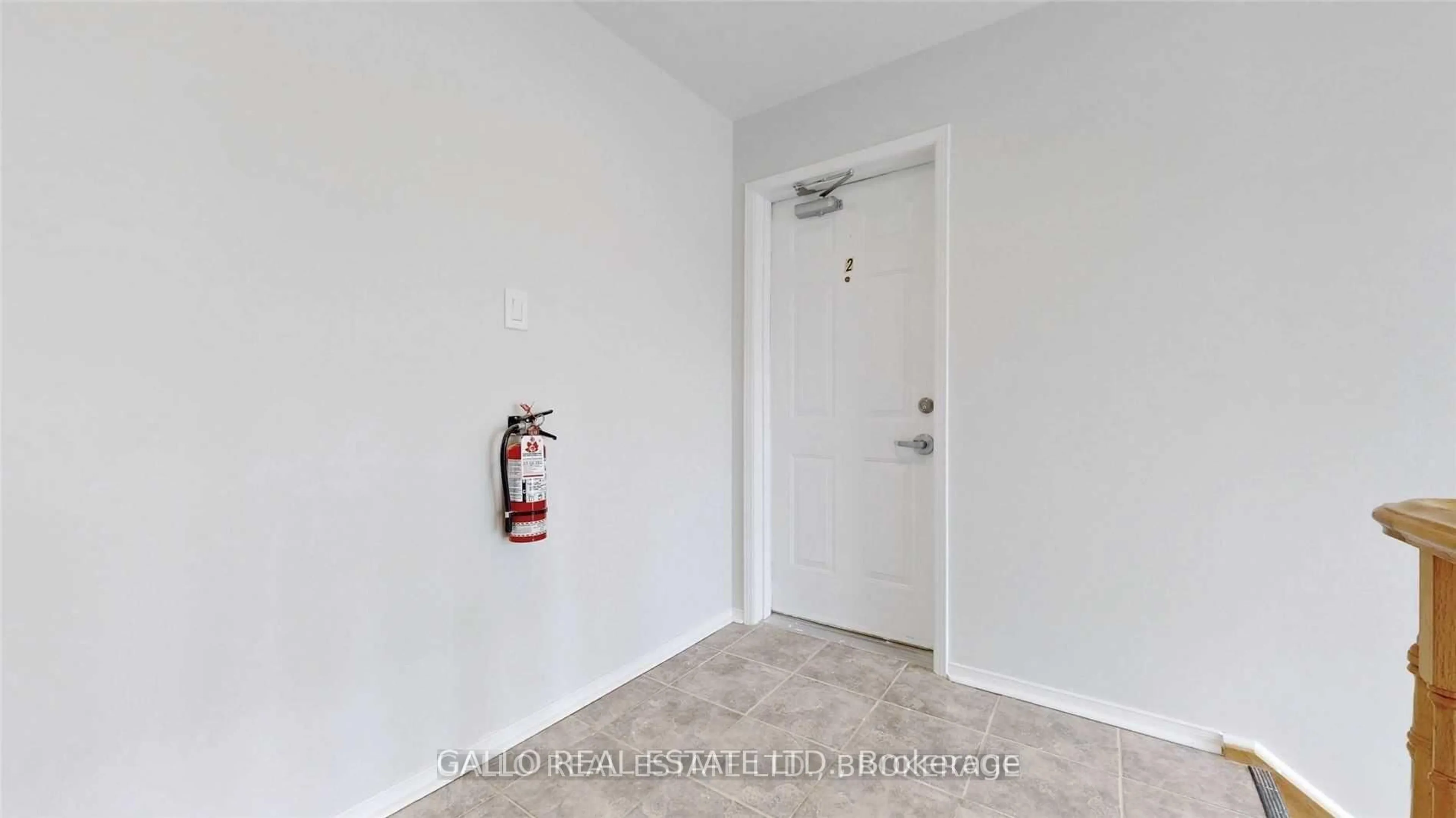 Indoor entryway for 40 Ash St, Uxbridge Ontario L9P 1E2