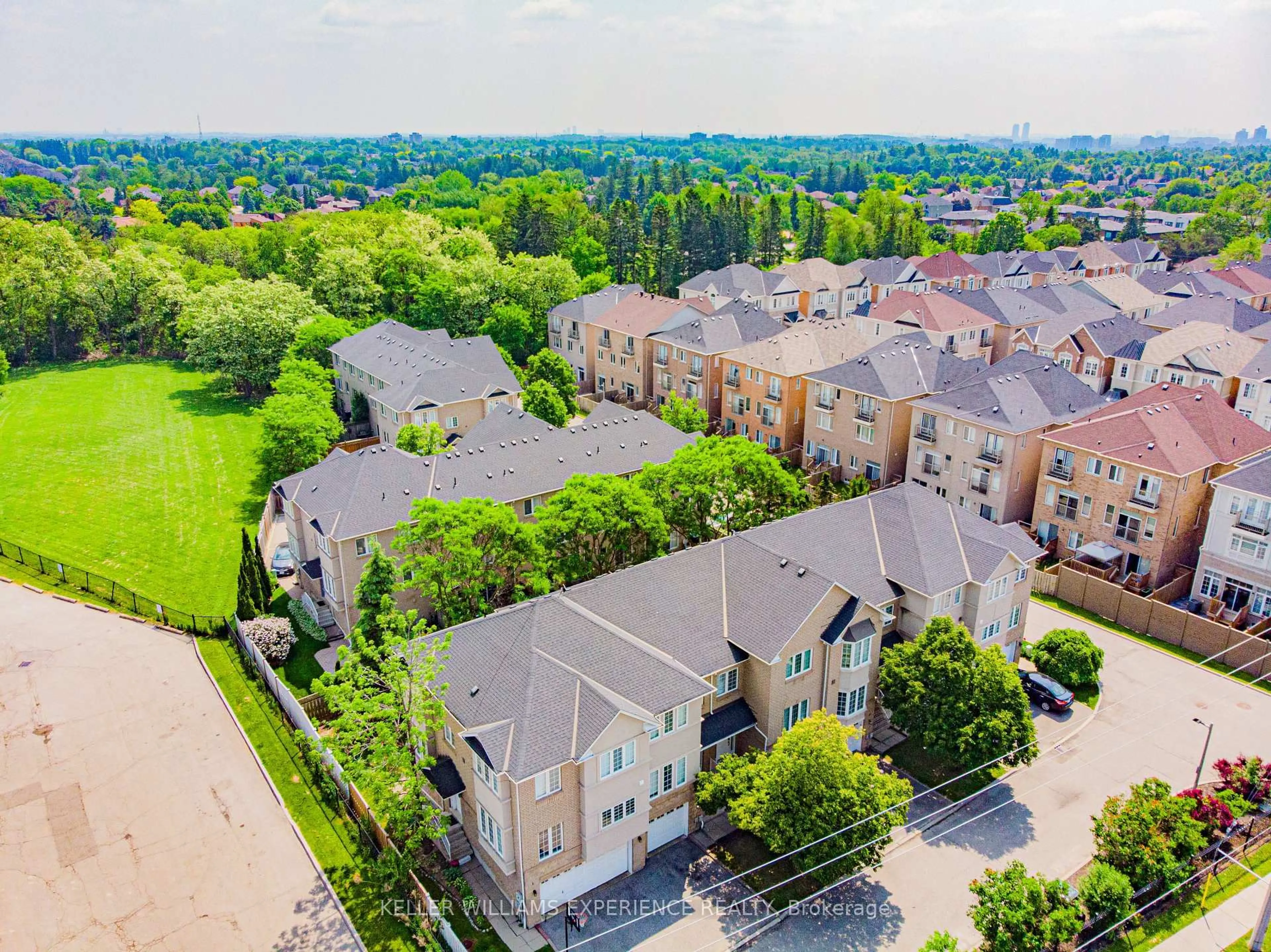 A pic from outside/outdoor area/front of a property/back of a property/a pic from drone, unknown for 10719 Bathurst St #1, Richmond Hill Ontario L4C 0N3