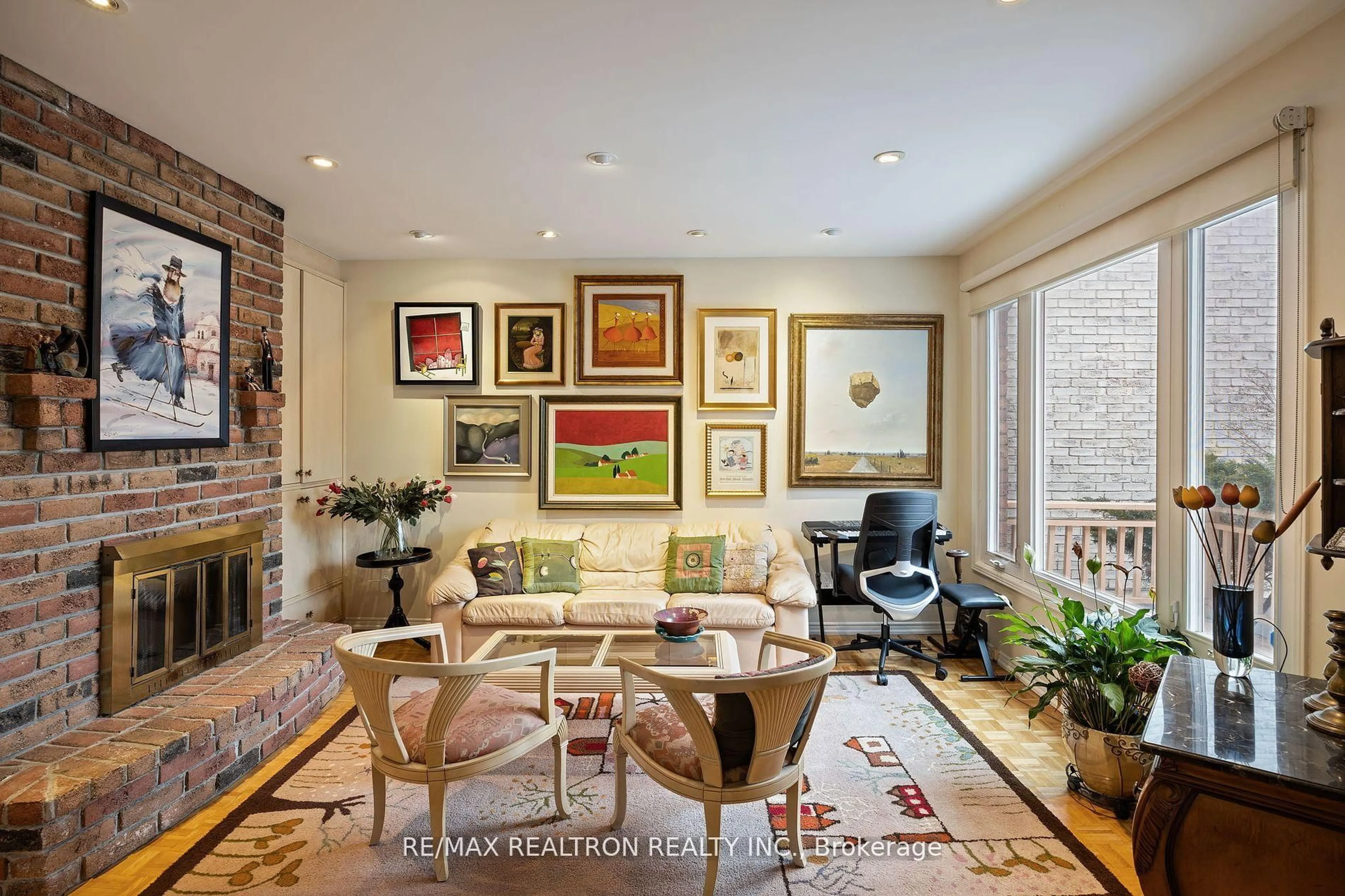 Living room with furniture, unknown for 107 Ramblewood Lane, Vaughan Ontario L4J 6R2