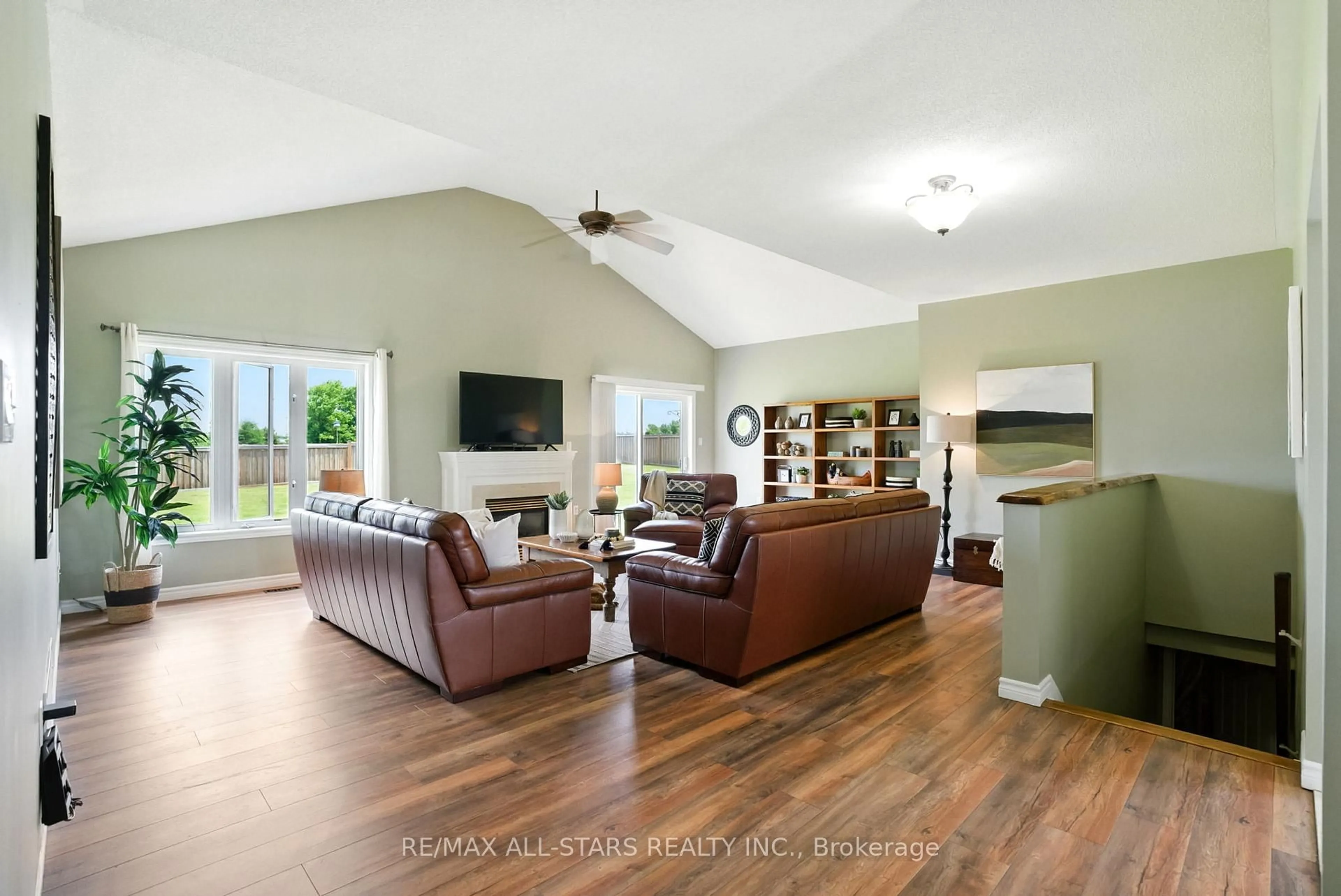 Living room with furniture, unknown for 28 Bagshaw Cres, Uxbridge Ontario L9P 0A9