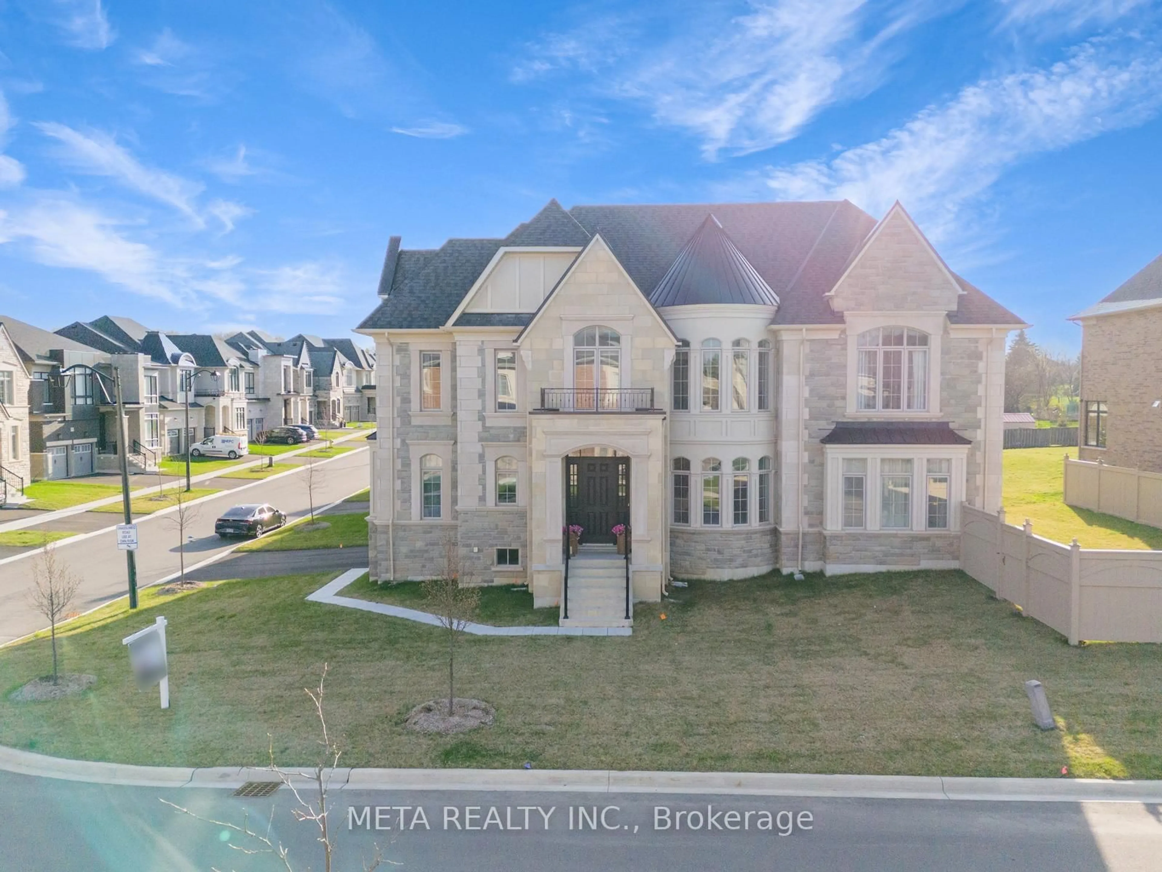 A pic from outside/outdoor area/front of a property/back of a property/a pic from drone, unknown for 90 Broad Way, King Ontario L7B 0P9