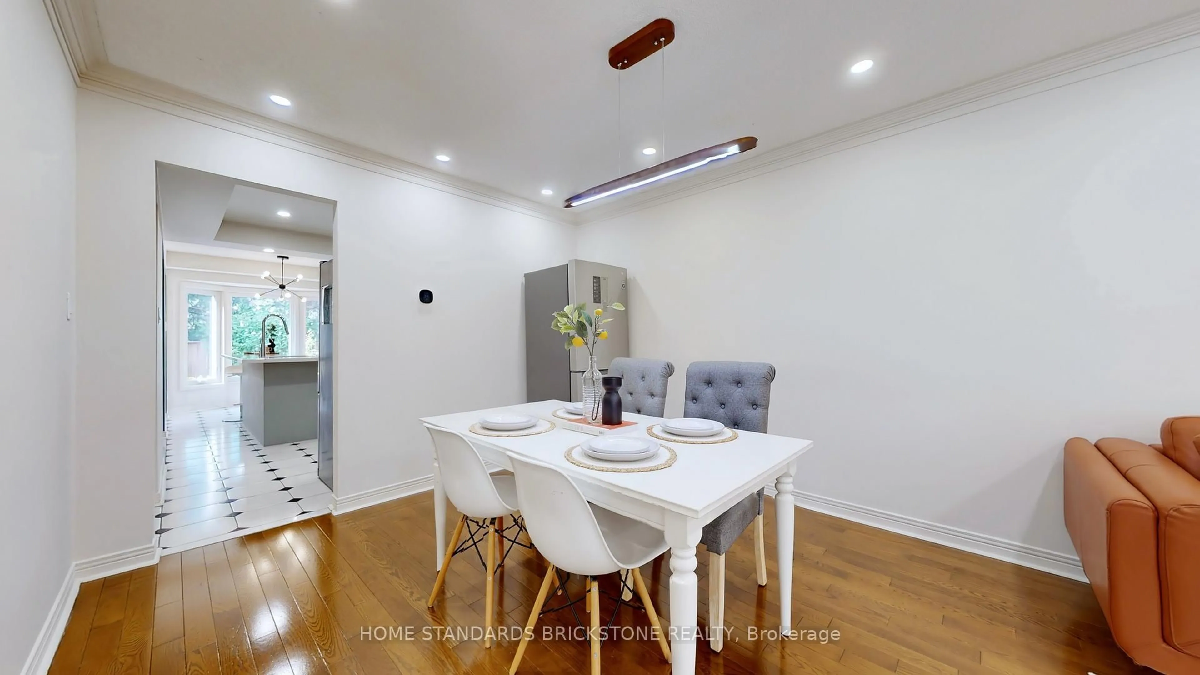 Dining room, wood/laminate floor for 20 Brownstone Circ, Vaughan Ontario L4J 7P4