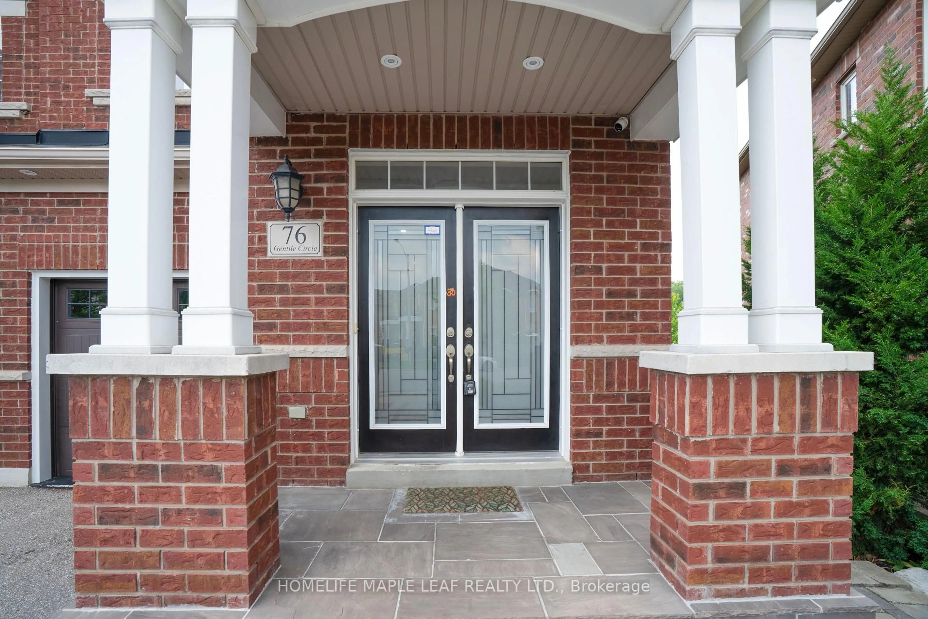Indoor entryway for 76 Gentile Circ, Vaughan Ontario L4H 3N4