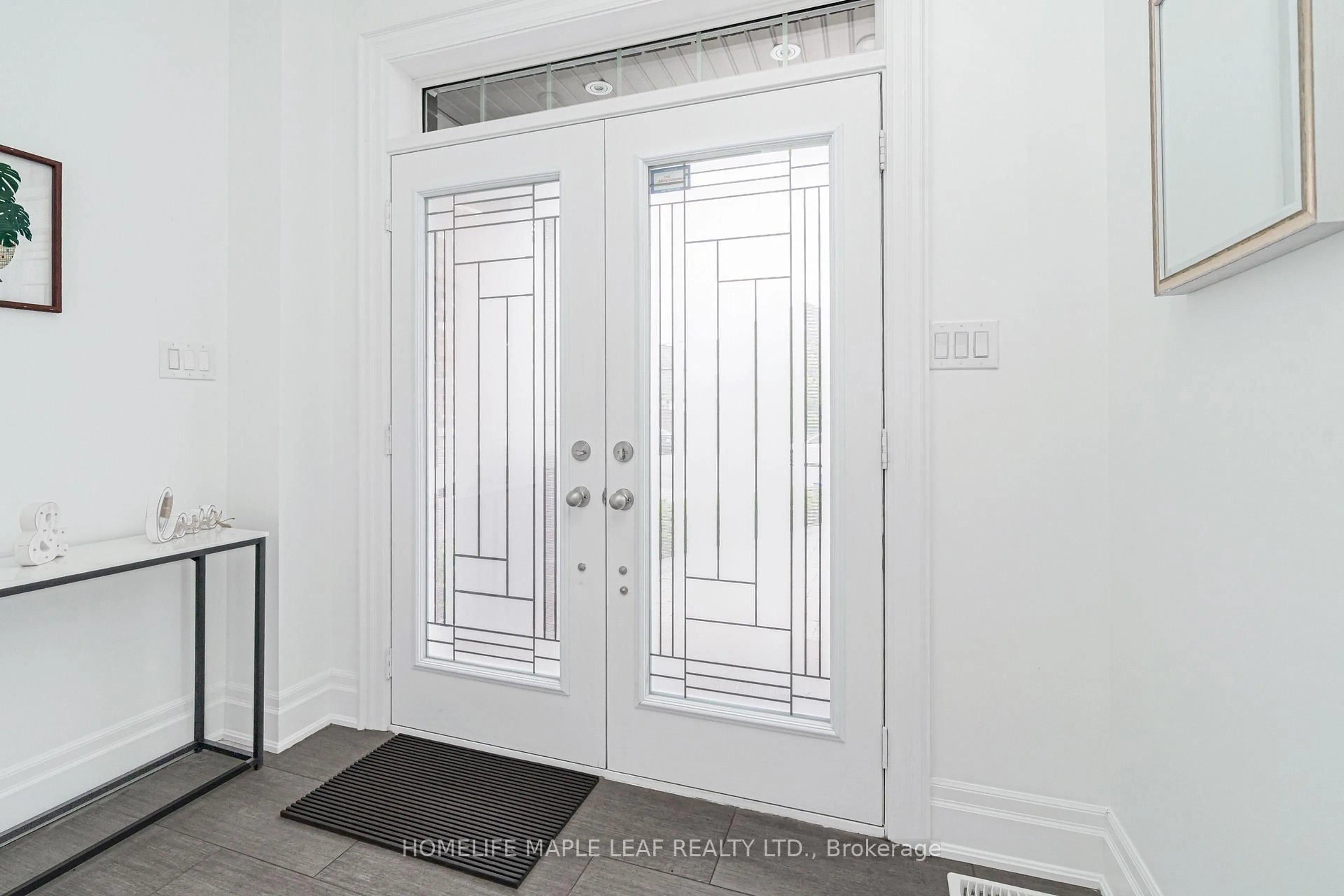 Indoor entryway for 76 Gentile Circ, Vaughan Ontario L4H 3N4