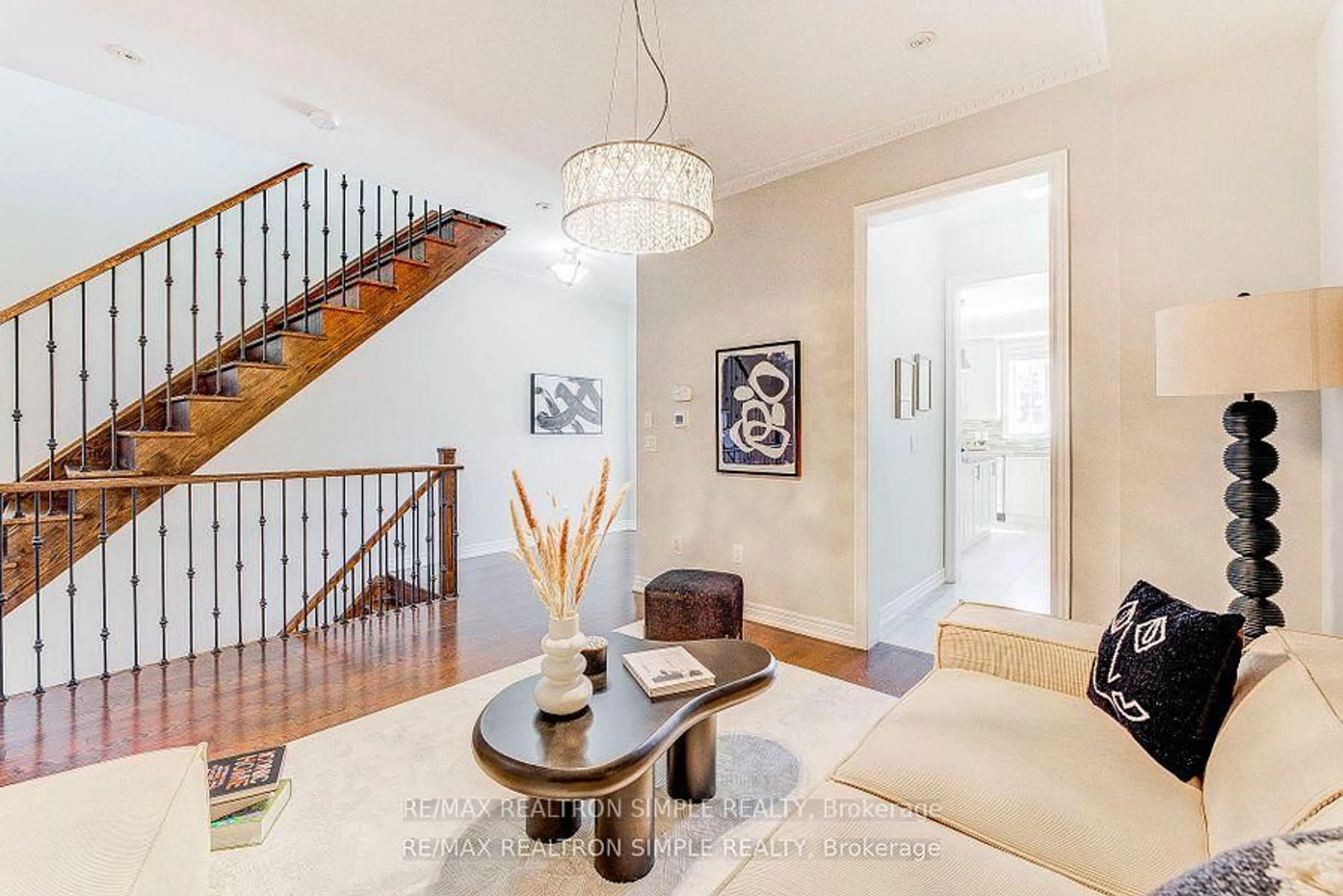 Indoor entryway for 61 Memon Pl, Markham Ontario L6E 0S1