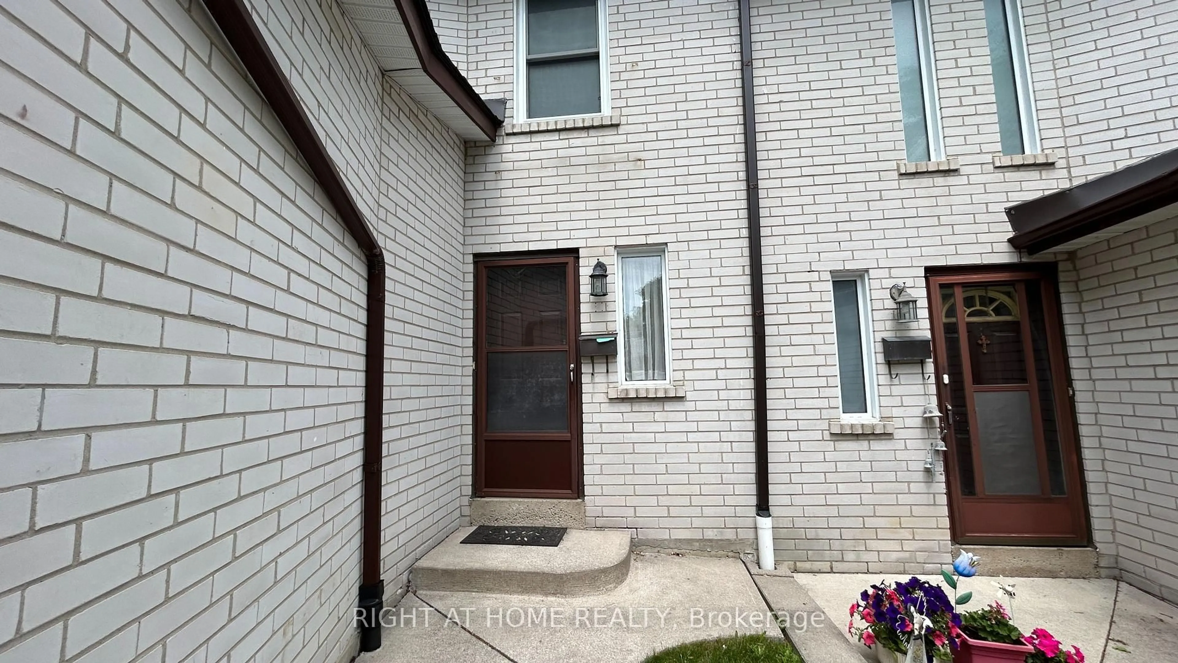 Home with brick exterior material, street for 26 Niles Way #327, Markham Ontario L3T 5B8