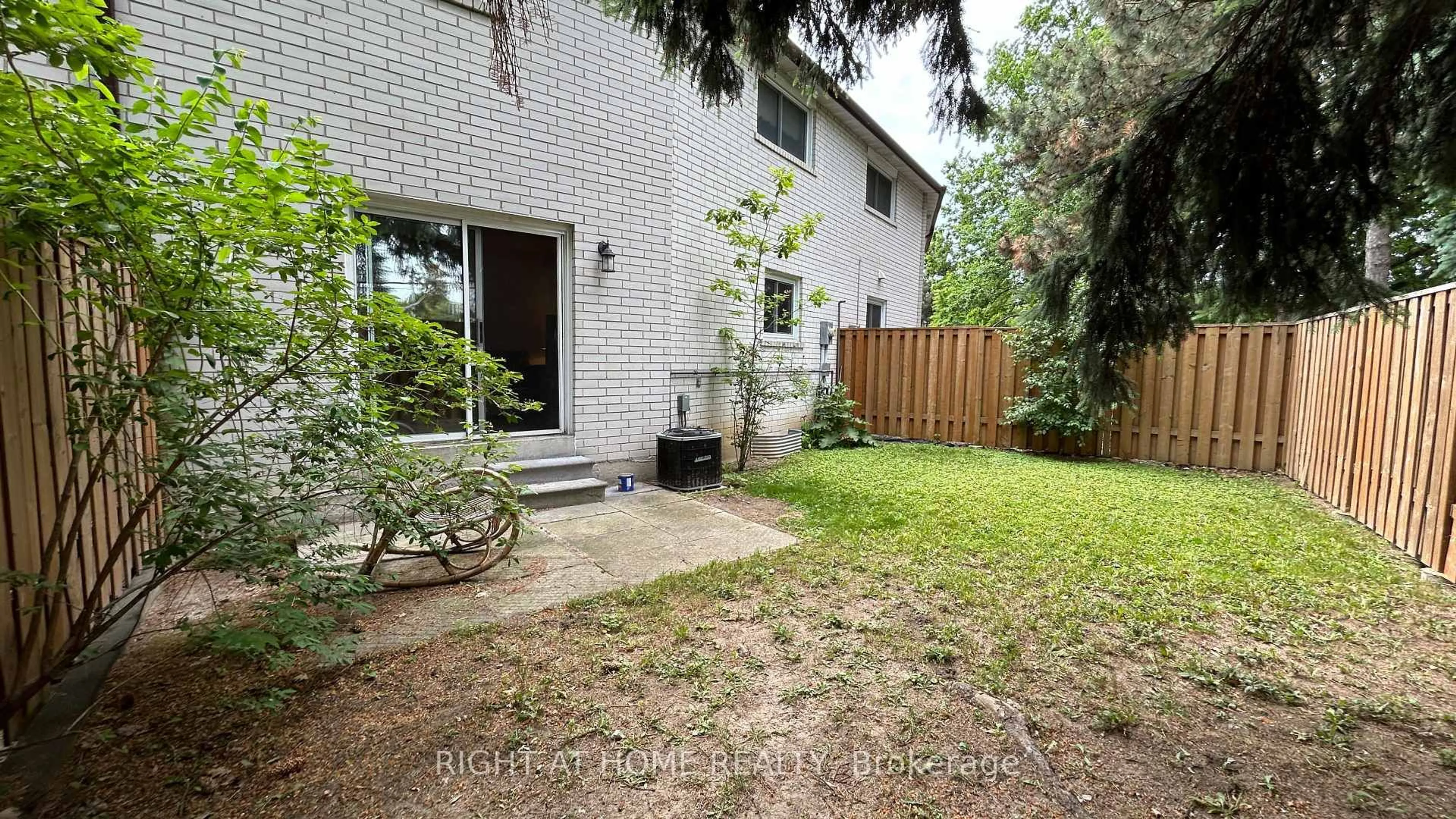 Patio, street for 26 Niles Way #327, Markham Ontario L3T 5B8