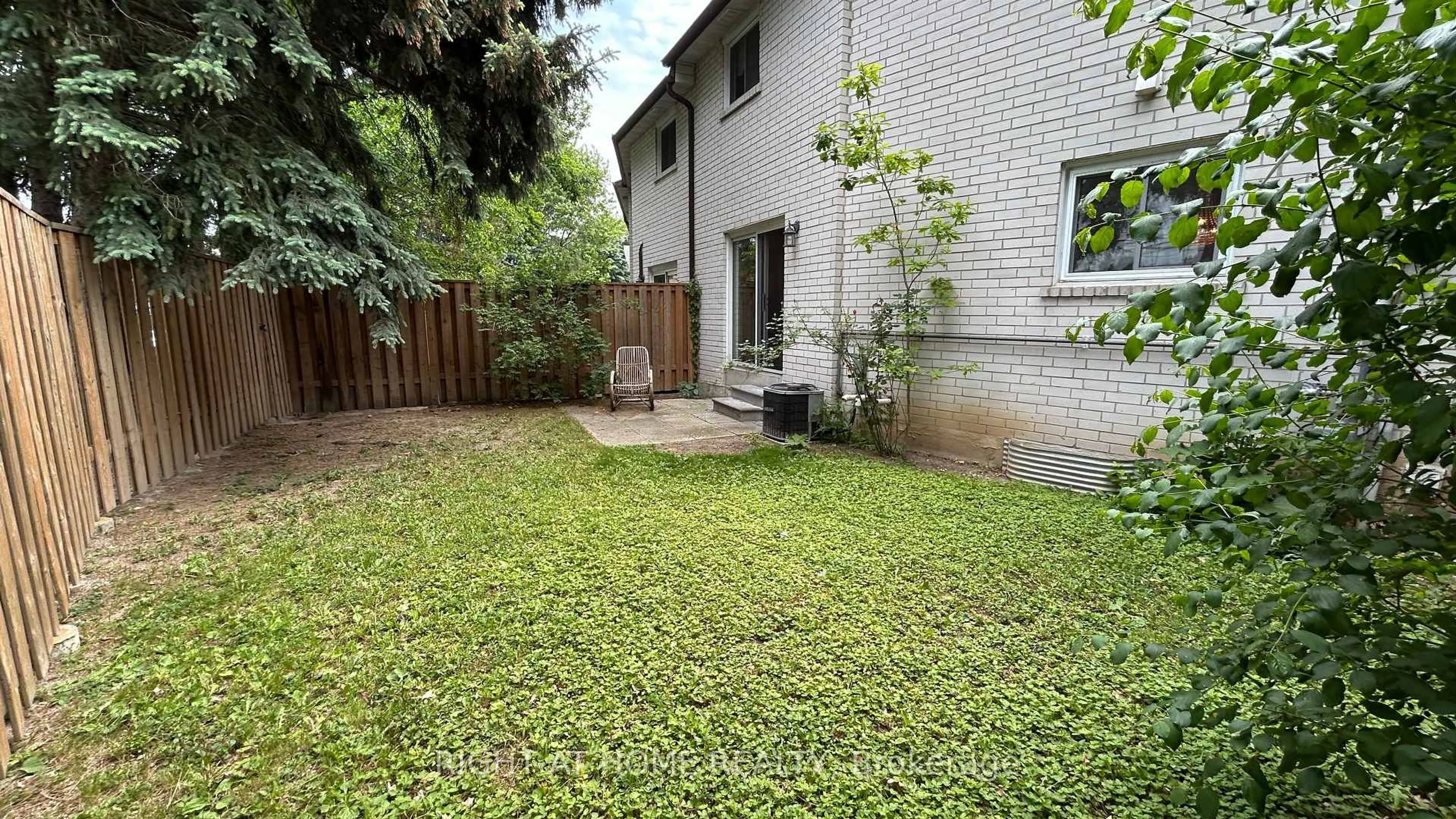 Patio, street for 26 Niles Way #327, Markham Ontario L3T 5B8