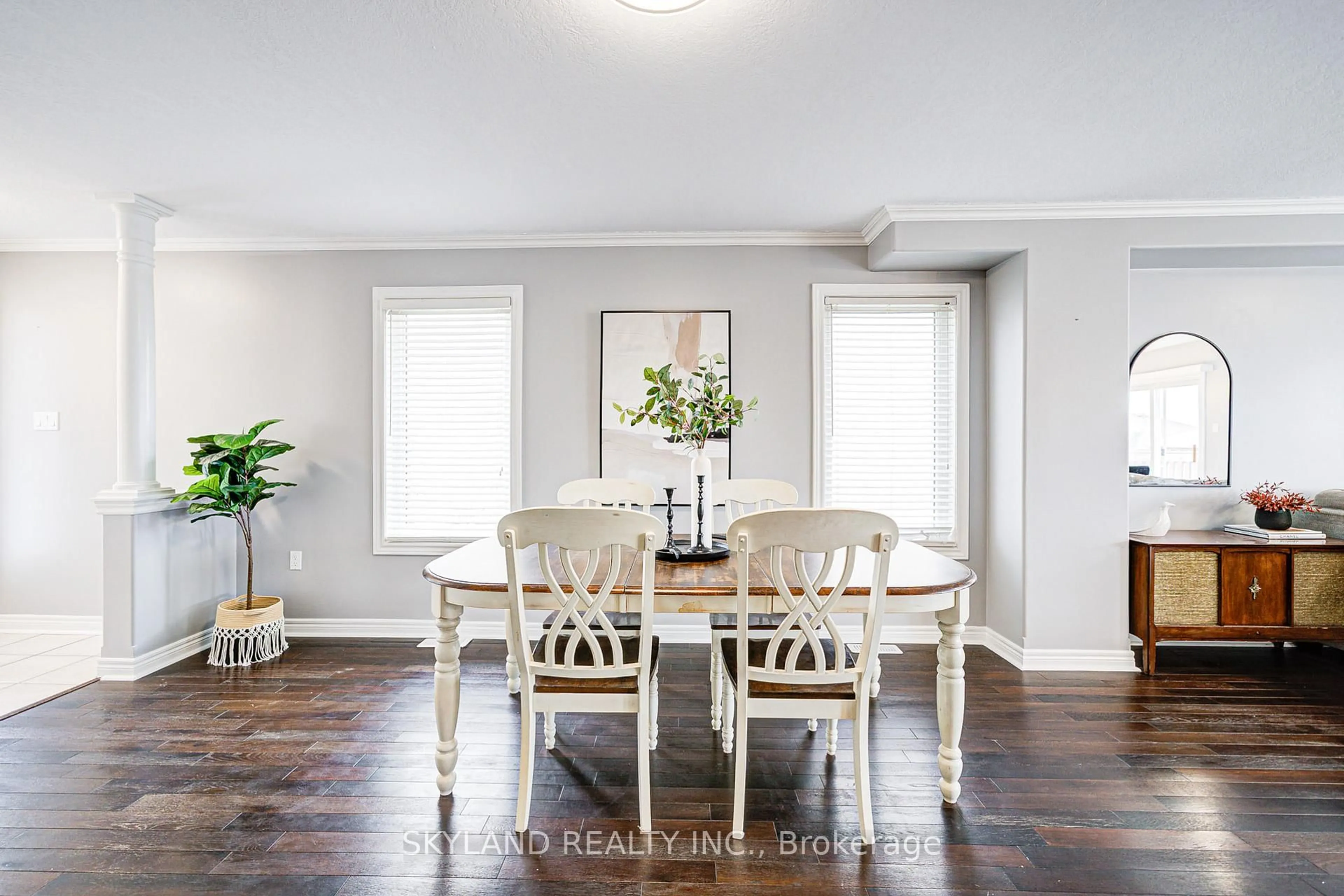 Dining room, wood/laminate floor for 39 Smith St, Bradford West Gwillimbury Ontario L3Z 3E1