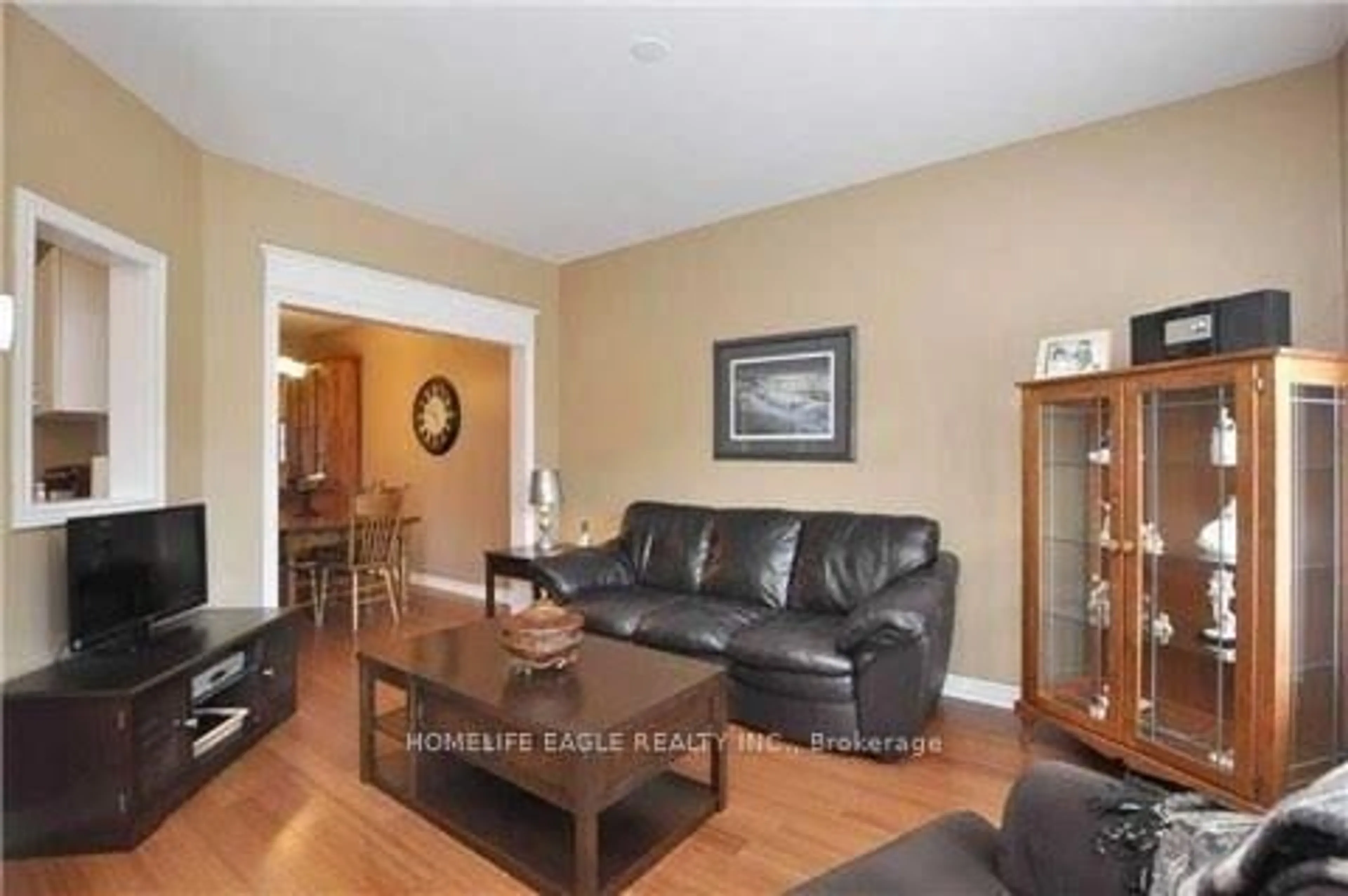 Living room with furniture, wood/laminate floor for 184 Denise Circ, Newmarket Ontario L3X 2K2