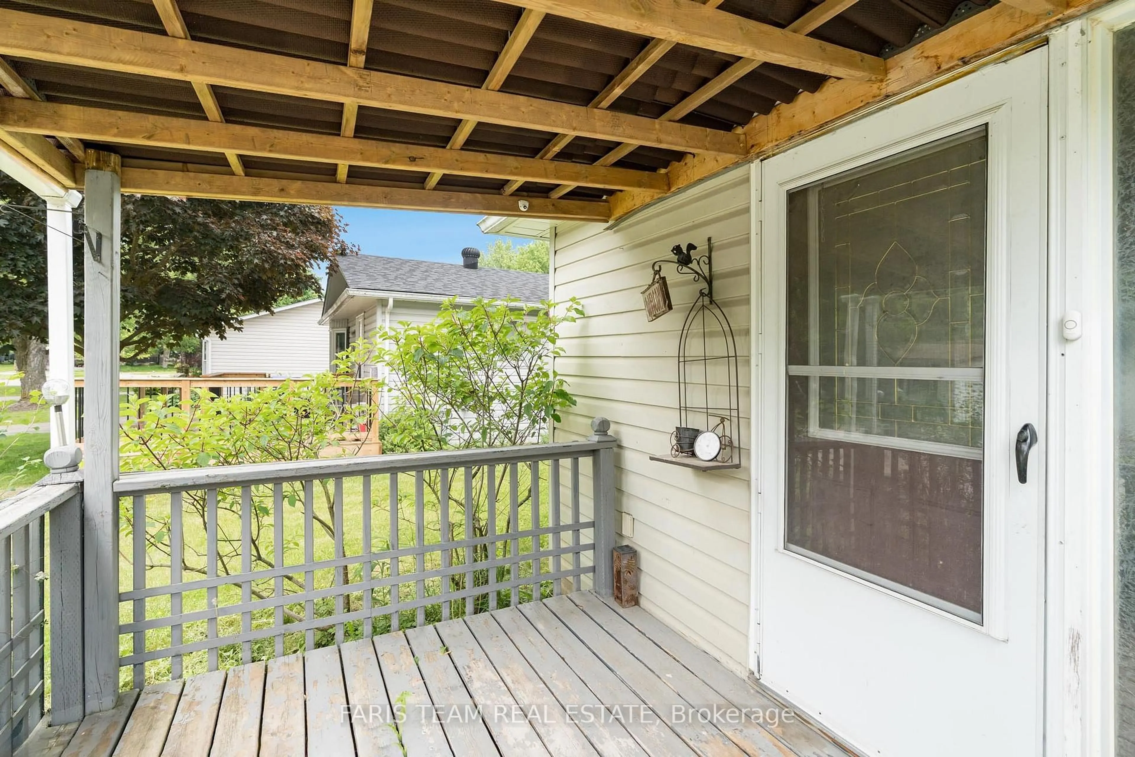 Patio, street for 29 Royal Oak Dr, Innisfil Ontario L0L 1L0