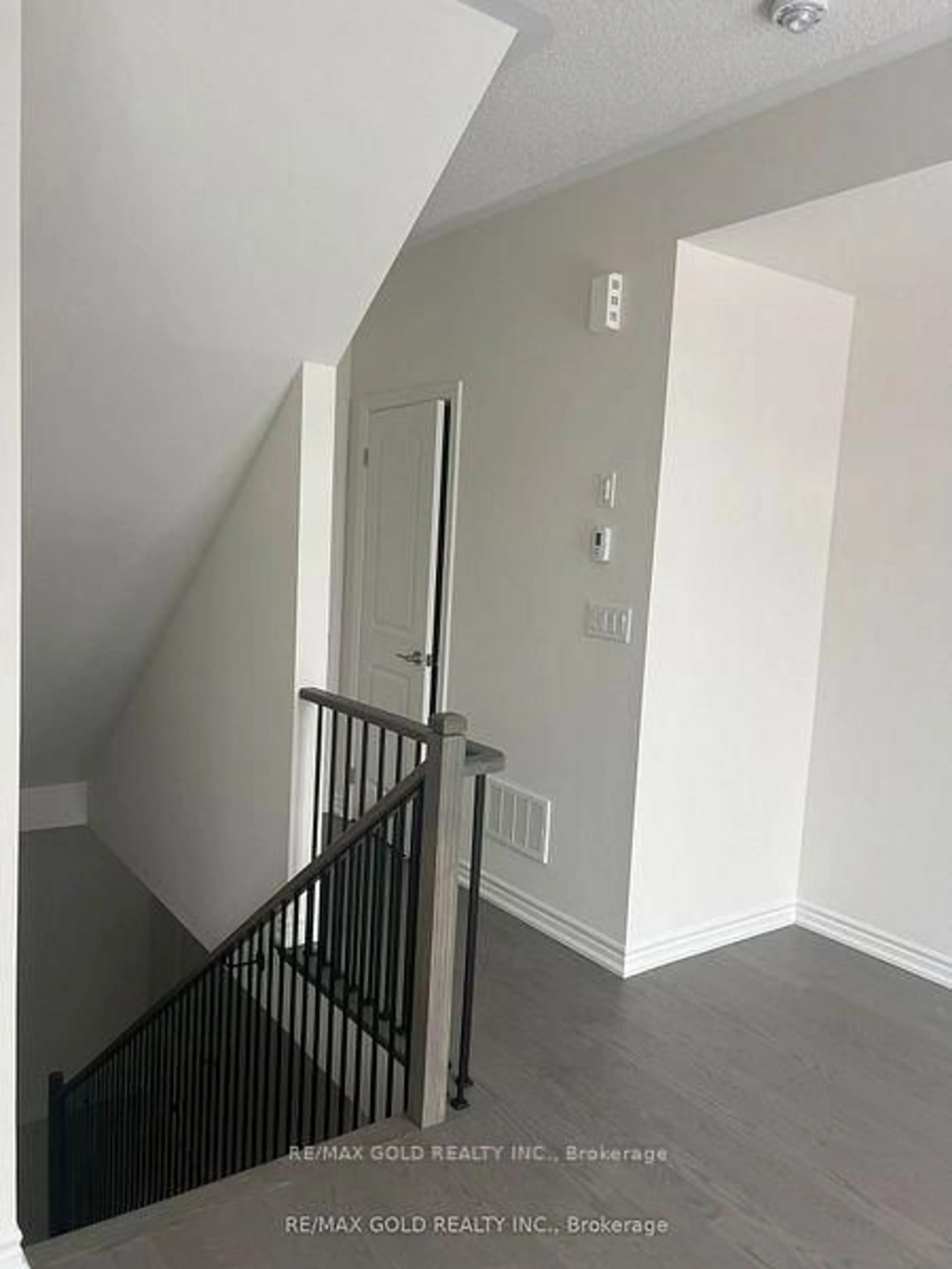 Stairs for 47 Montrose Blvd, Bradford West Gwillimbury Ontario L3Z 4P1