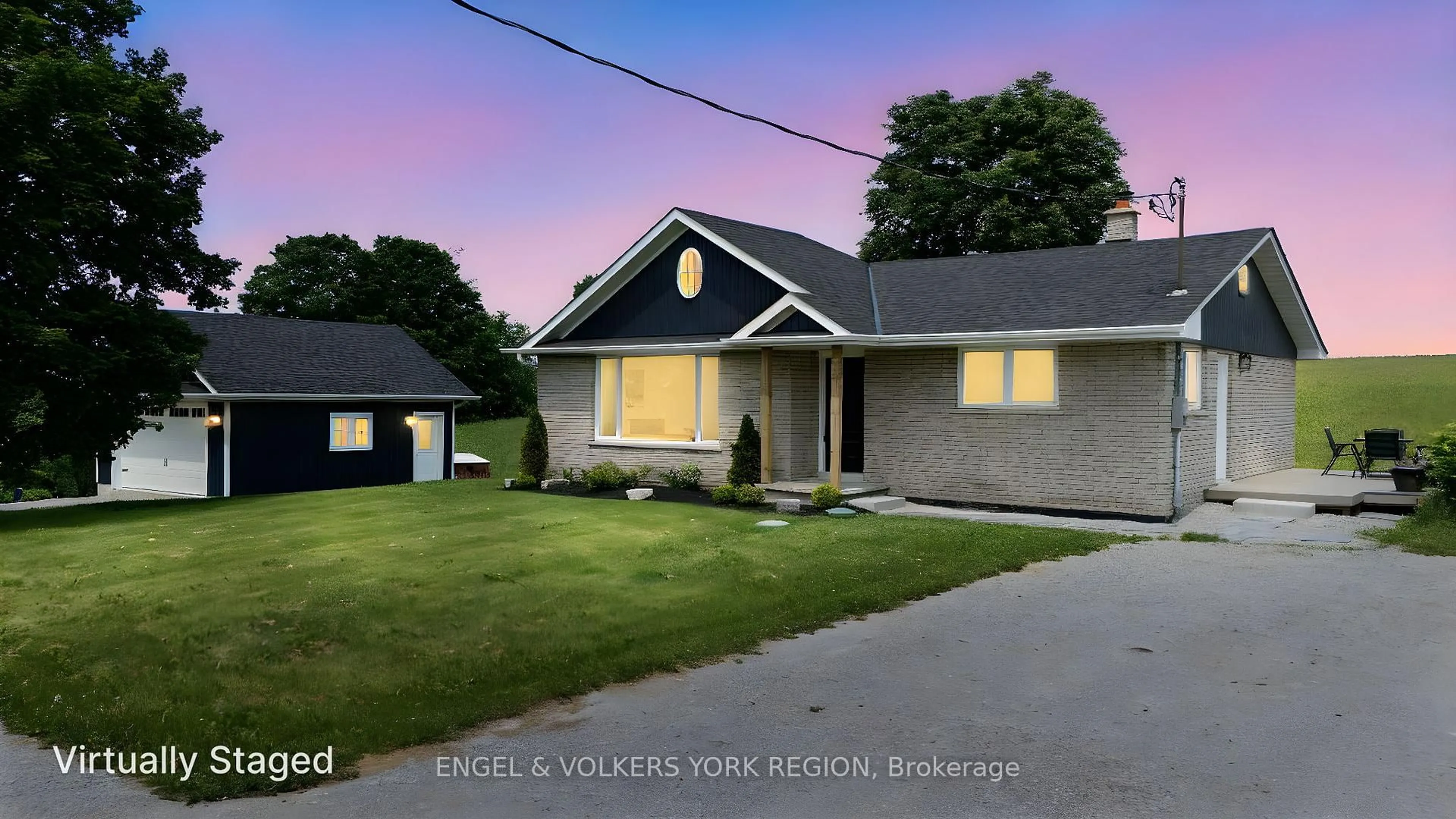 Home with vinyl exterior material, street for 2754 County Road 89, Innisfil Ontario L0L 1L0