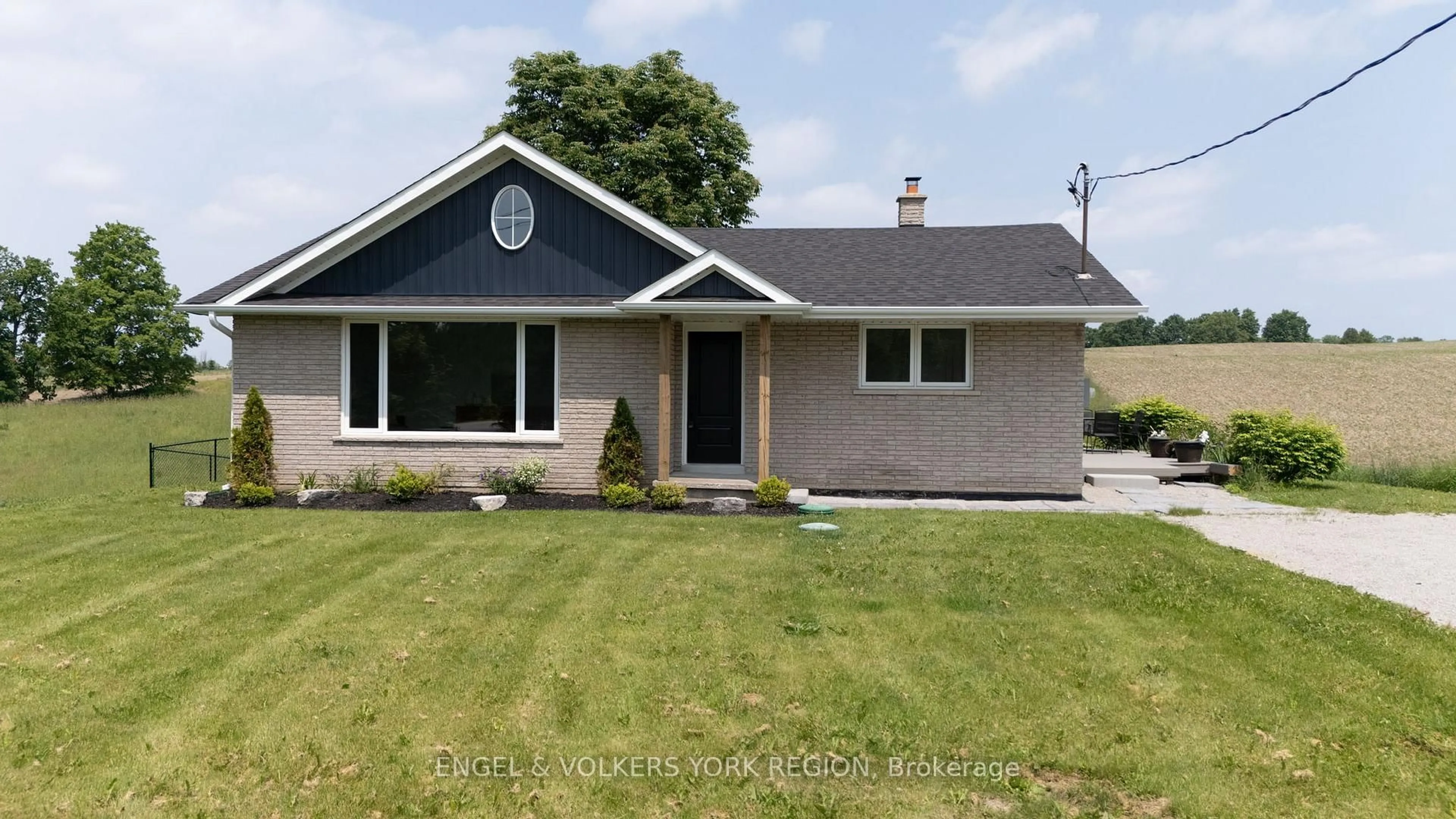 Home with vinyl exterior material, street for 2754 County Road 89, Innisfil Ontario L0L 1L0