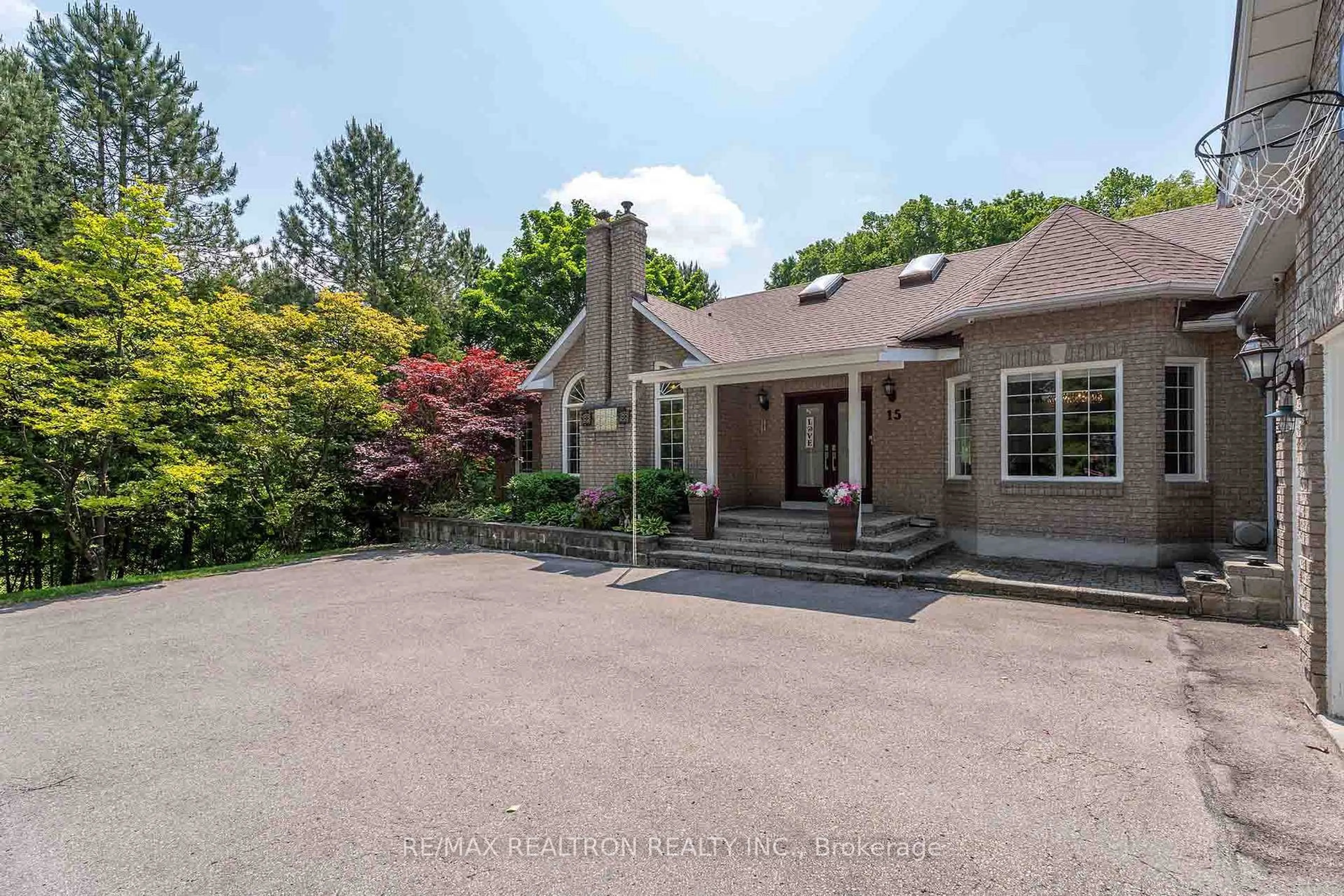Unknown for 15 Treegrove Circ, Aurora Ontario L4G 6M1