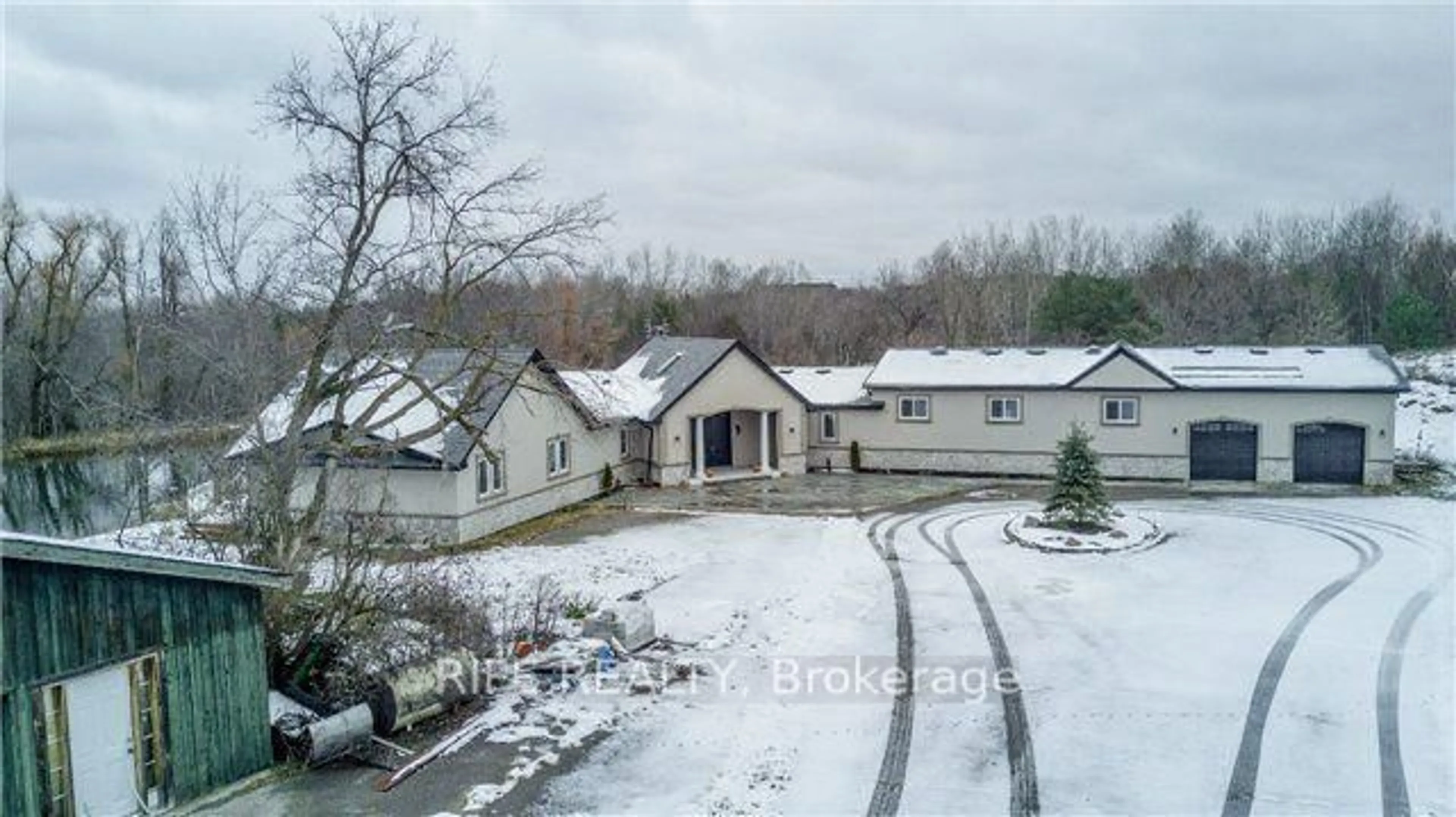 A pic from outside/outdoor area/front of a property/back of a property/a pic from drone, unknown for 993889 Mono Adjala Tl, Adjala-Tosorontio Ontario L9W 2Z2
