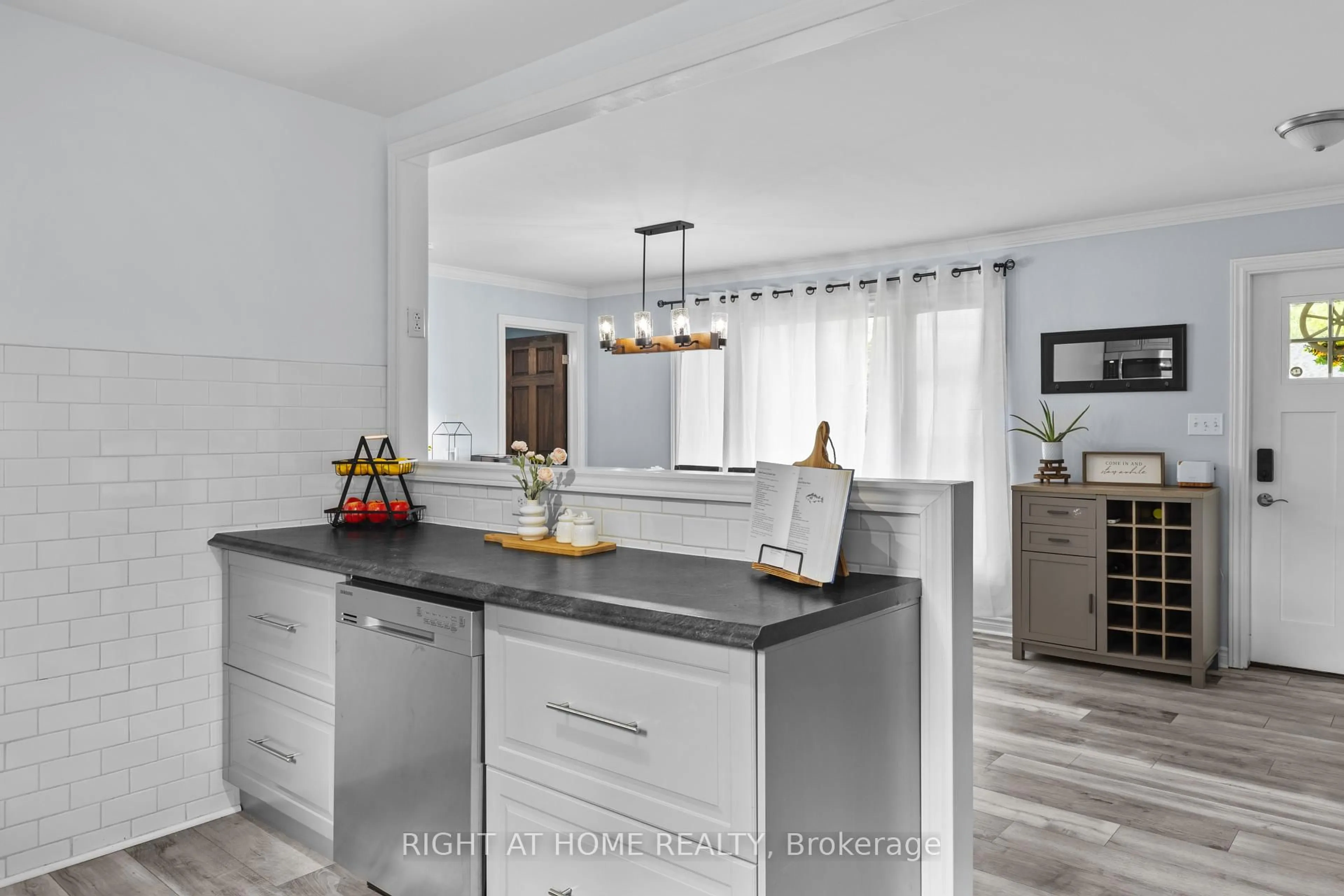Open concept kitchen, unknown for 124 Sydenham St, Essa Ontario L0M 1B0