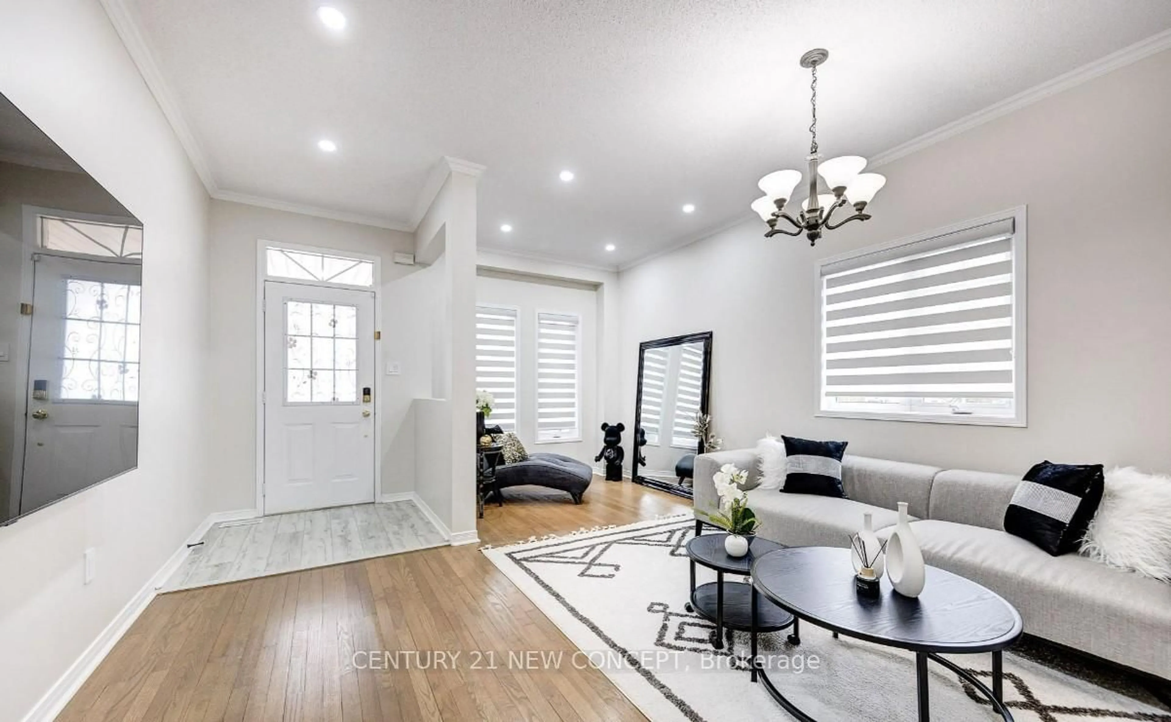Indoor entryway for 221 Old Colony Rd, Richmond Hill Ontario L4E 5B9