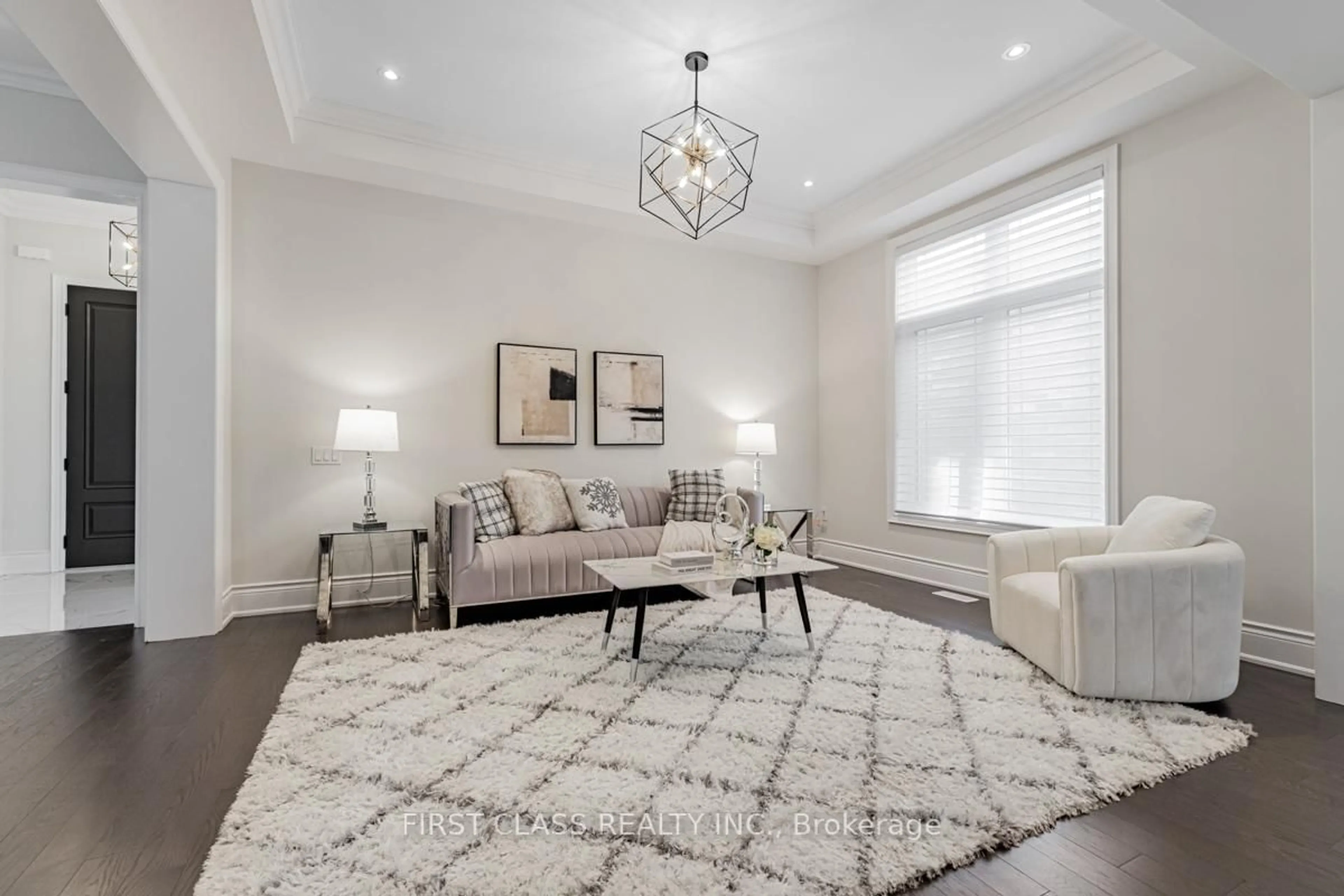 Living room with furniture, carpet floor for 21 Mower Ave, Vaughan Ontario L6A 4X1