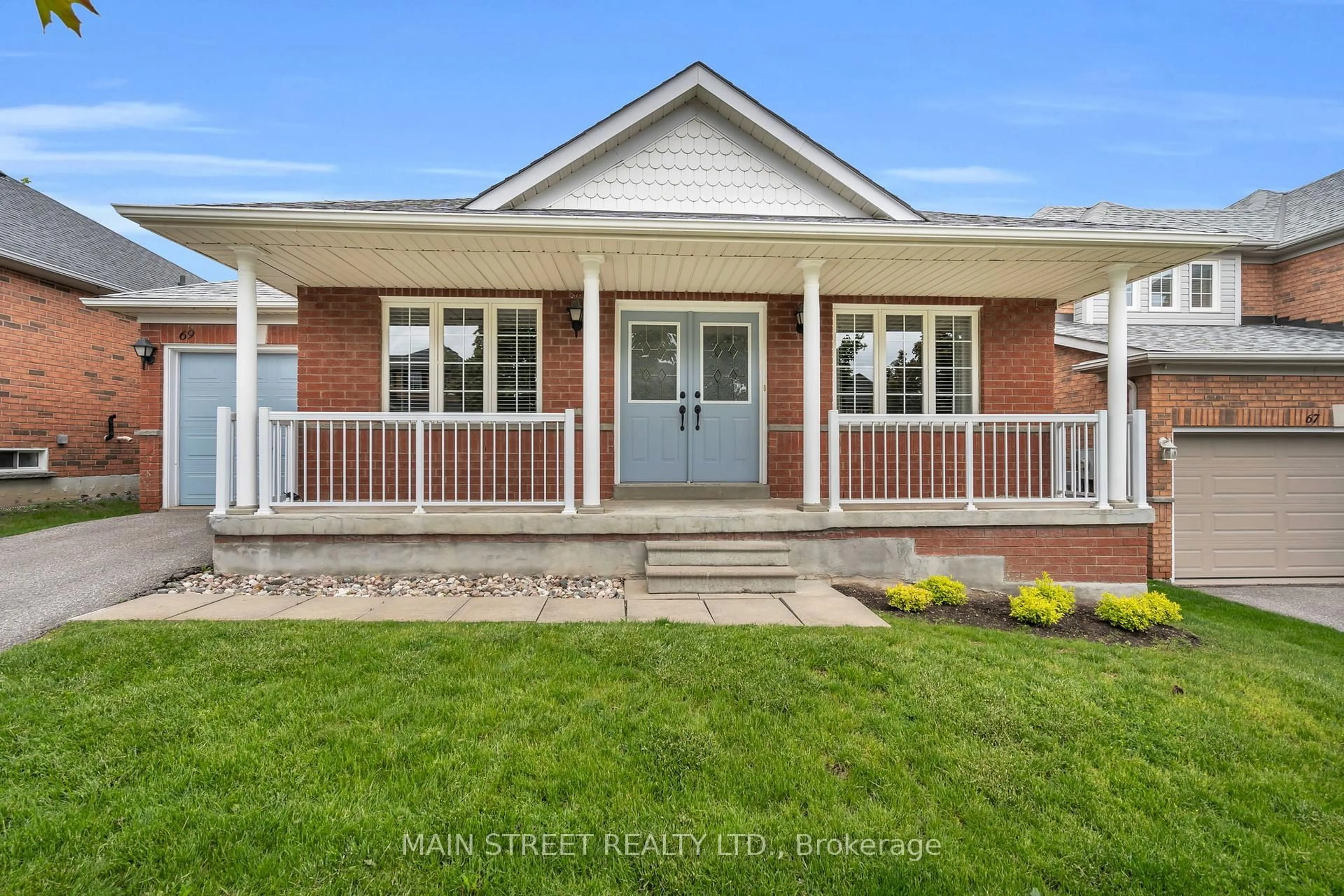 Home with vinyl exterior material, street for 69 Brecken Dr, Georgina Ontario L4P 4A6
