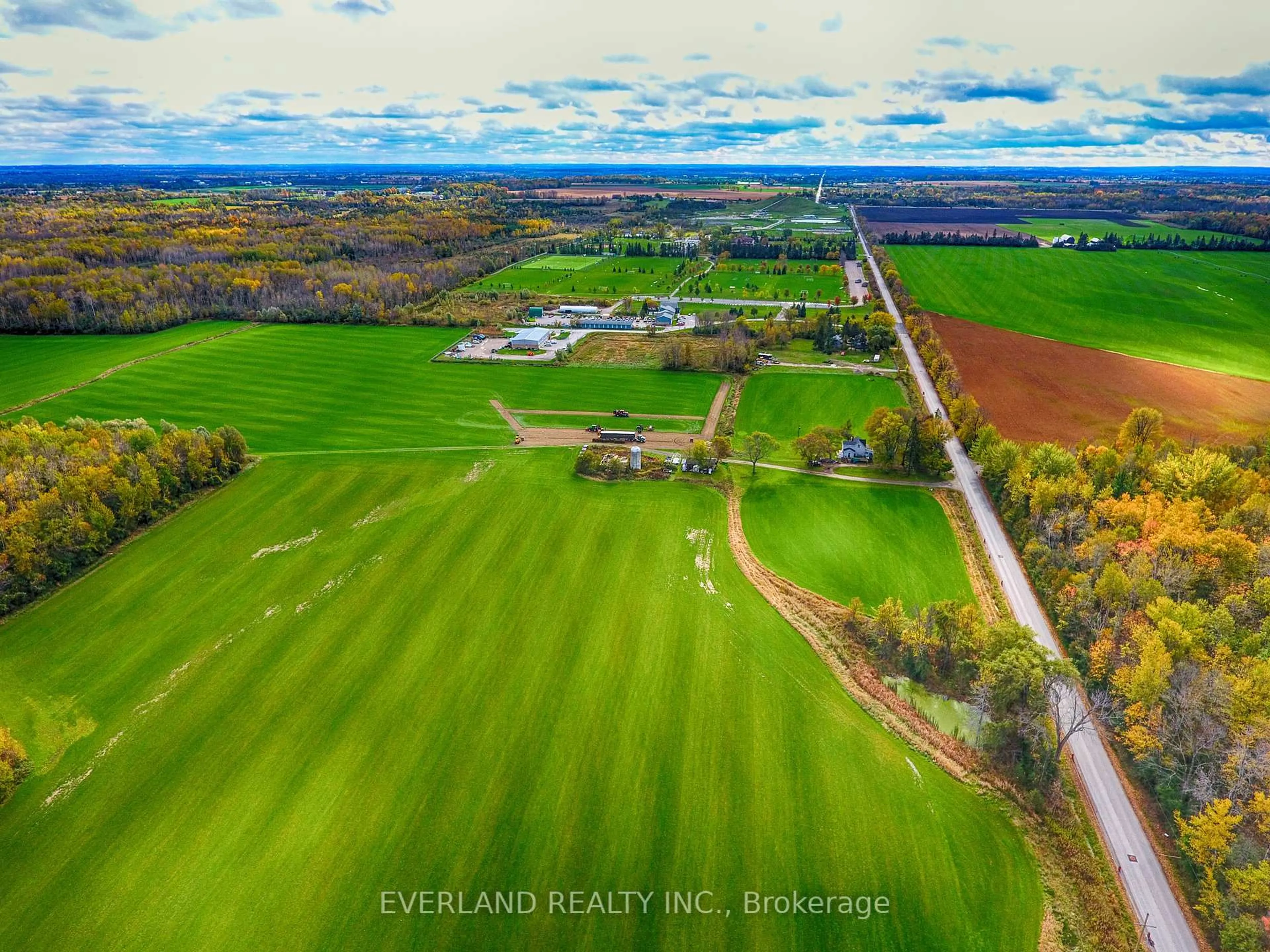 A pic from outside/outdoor area/front of a property/back of a property/a pic from drone, unknown for 27001 Civic Centre Rd, Georgina Ontario L4P 3E9