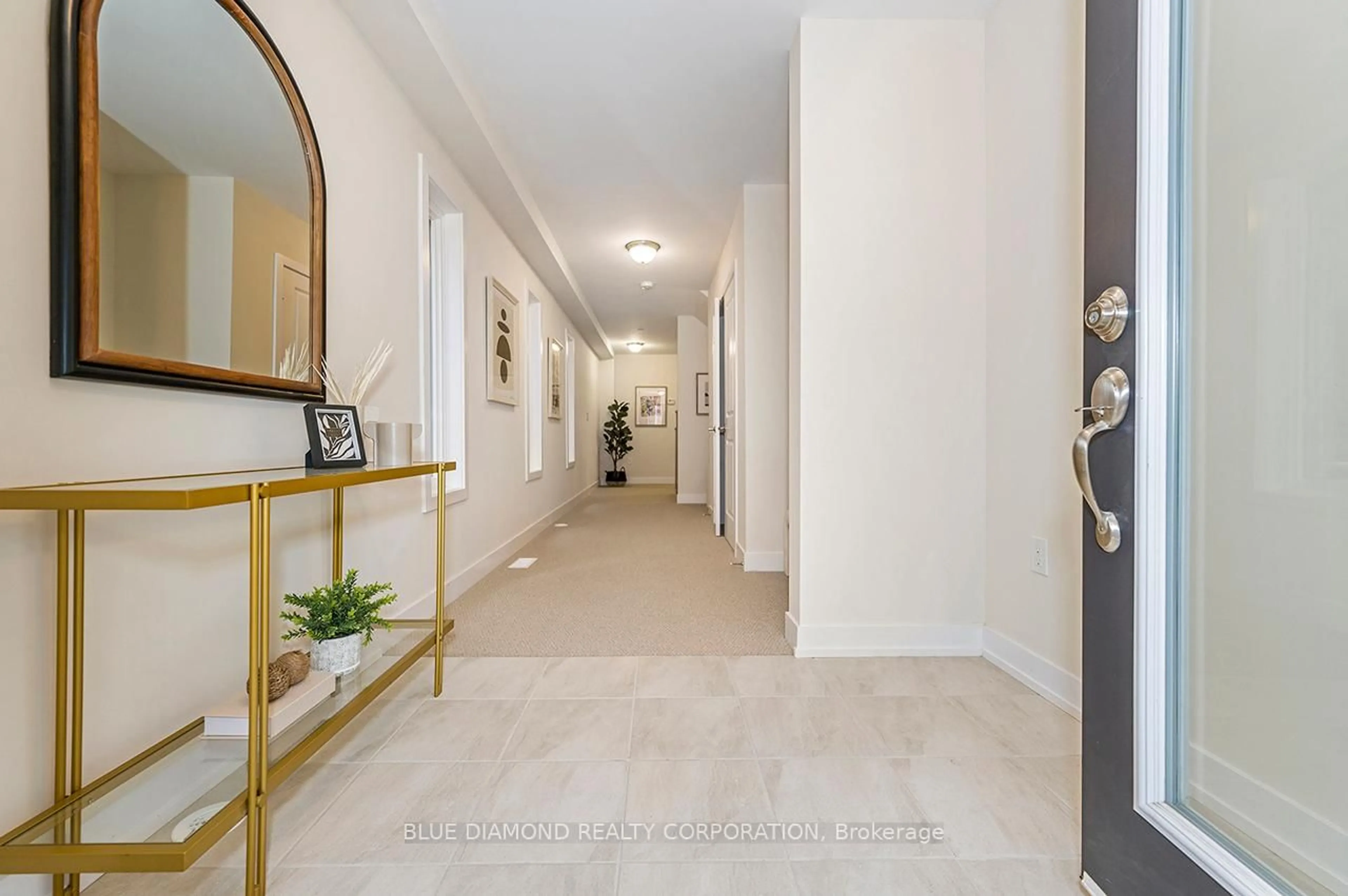 Indoor foyer for 126 Credit Lane, Richmond Hill Ontario L4E 1G9