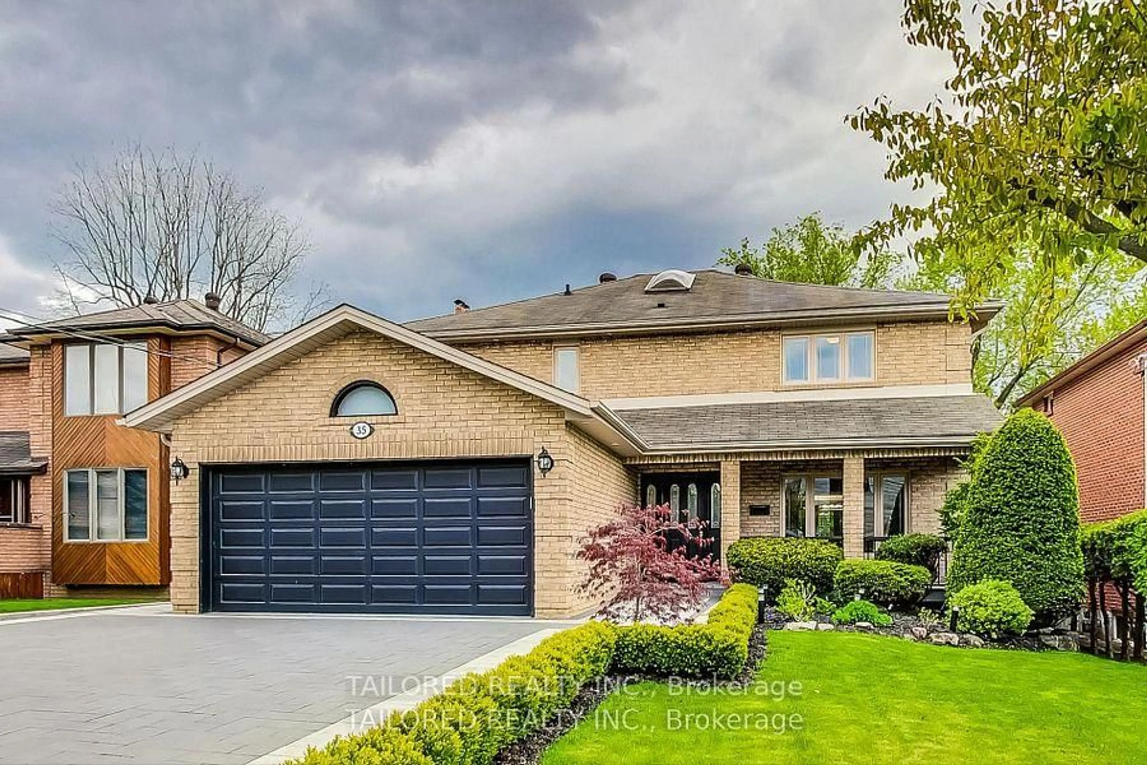 Home with brick exterior material, street for 35 Mackay Dr, Richmond Hill Ontario L4C 6N9