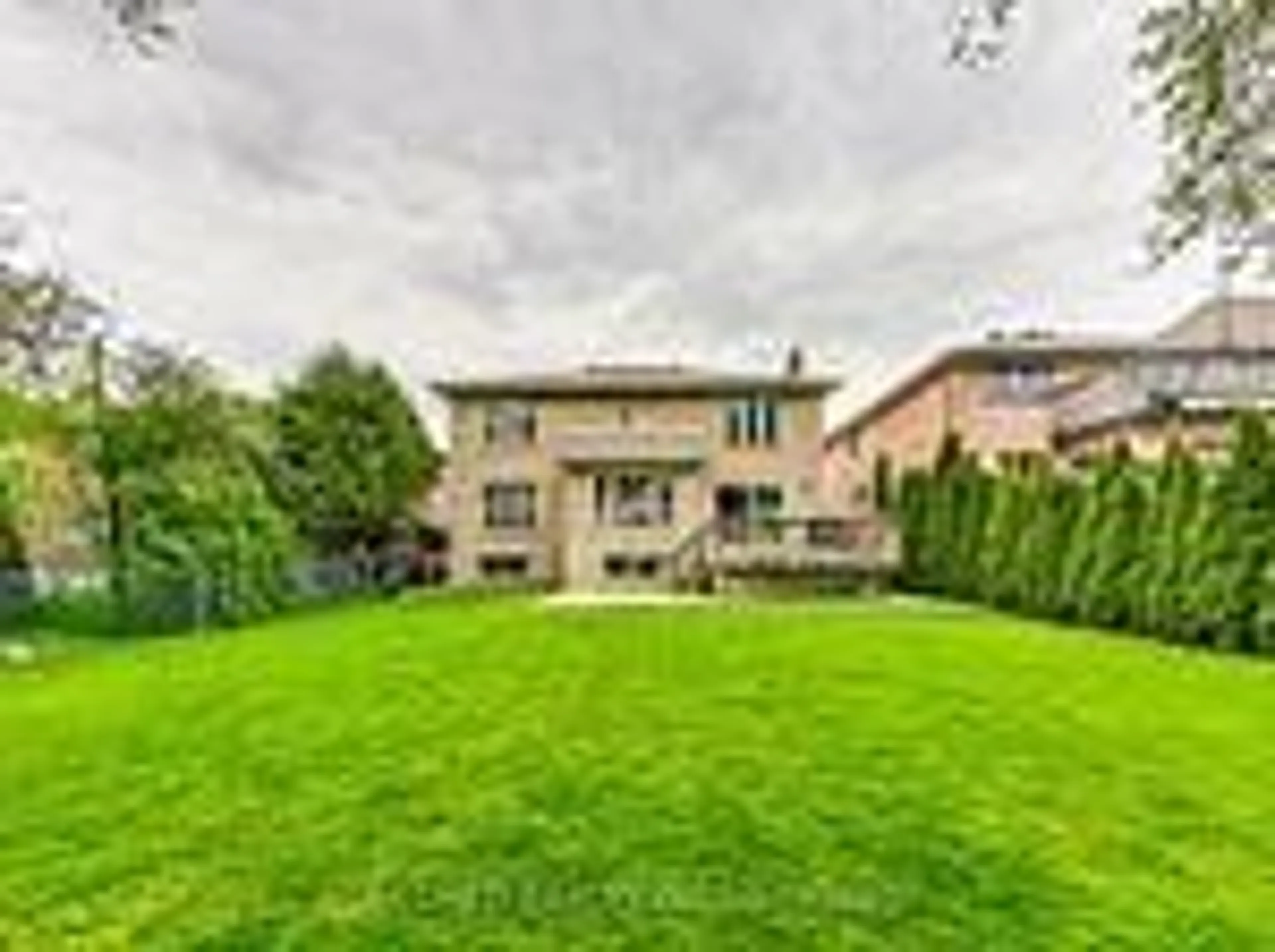 A pic from outside/outdoor area/front of a property/back of a property/a pic from drone, street for 35 Mackay Dr, Richmond Hill Ontario L4C 6N9