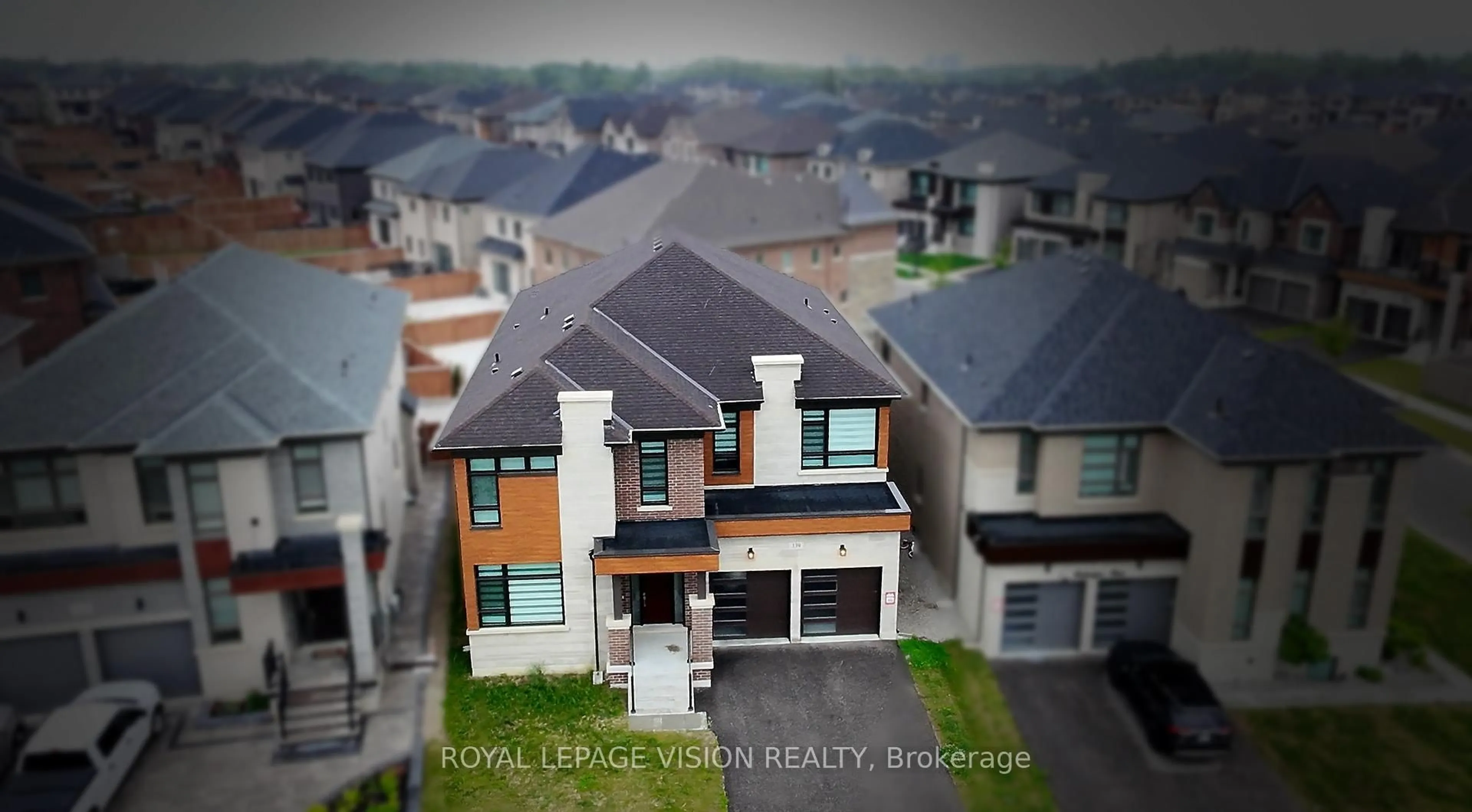 A pic from outside/outdoor area/front of a property/back of a property/a pic from drone, unknown for 139 Ballantyne Blvd, Vaughan Ontario L3L 0E6