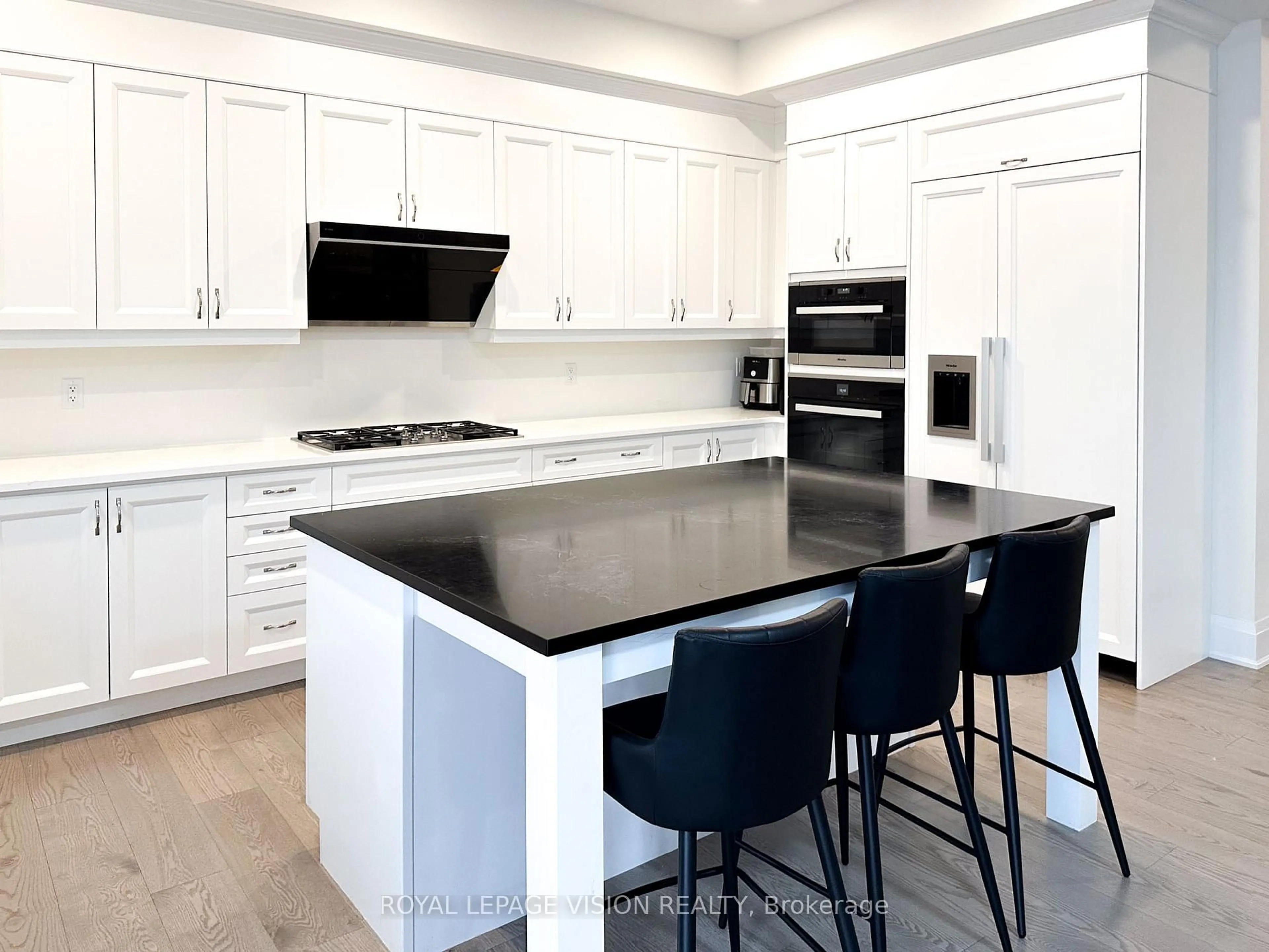 Contemporary kitchen, ceramic/tile floor for 139 Ballantyne Blvd, Vaughan Ontario L3L 0E6
