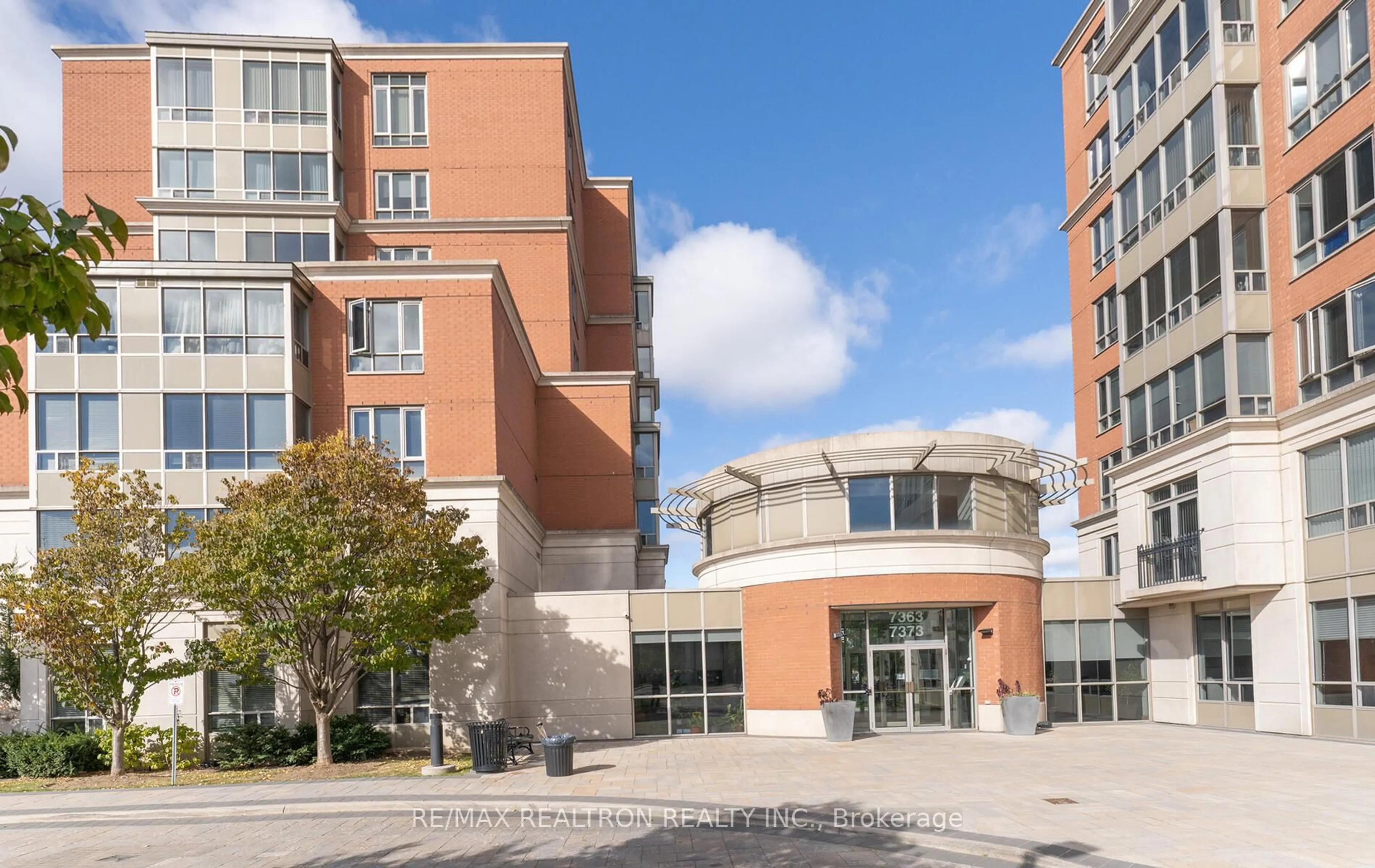 Indoor foyer for 7373 Kennedy Rd #710, Markham Ontario L3R 1H6