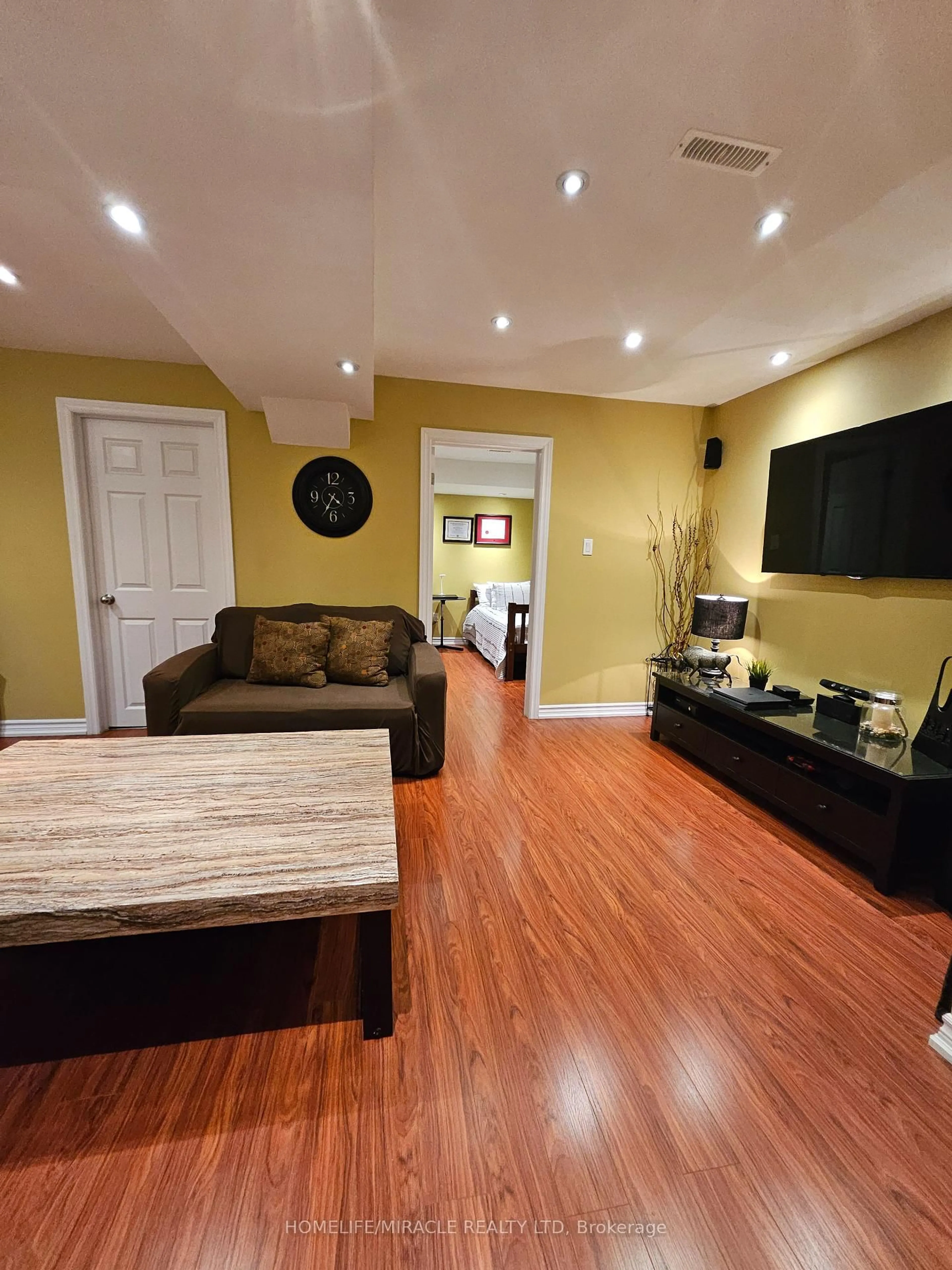 Living room with furniture, wood/laminate floor for 39 Evaridge Dr, Markham Ontario L6B 1E7