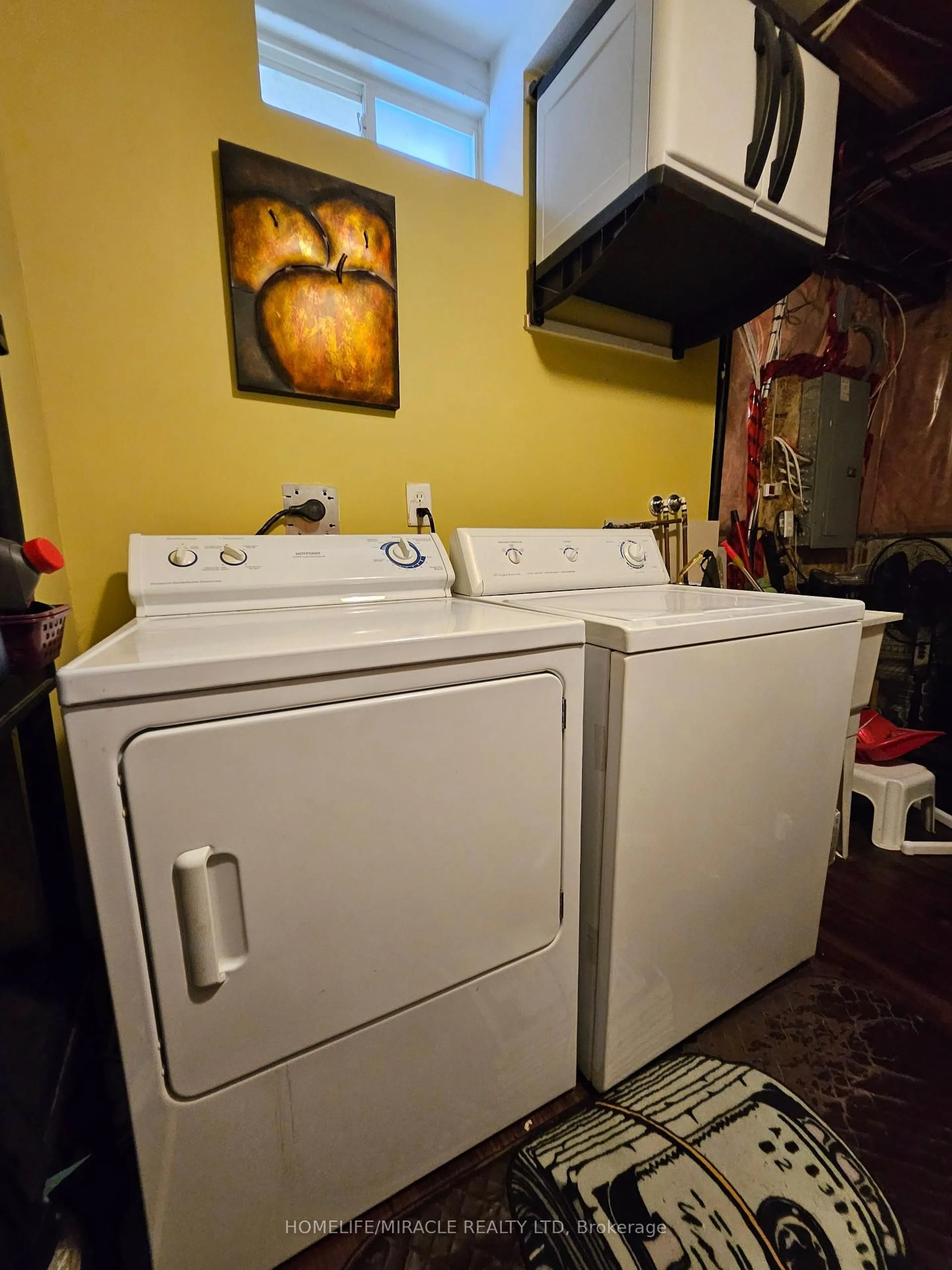 Laundry room for 39 Evaridge Dr, Markham Ontario L6B 1E7