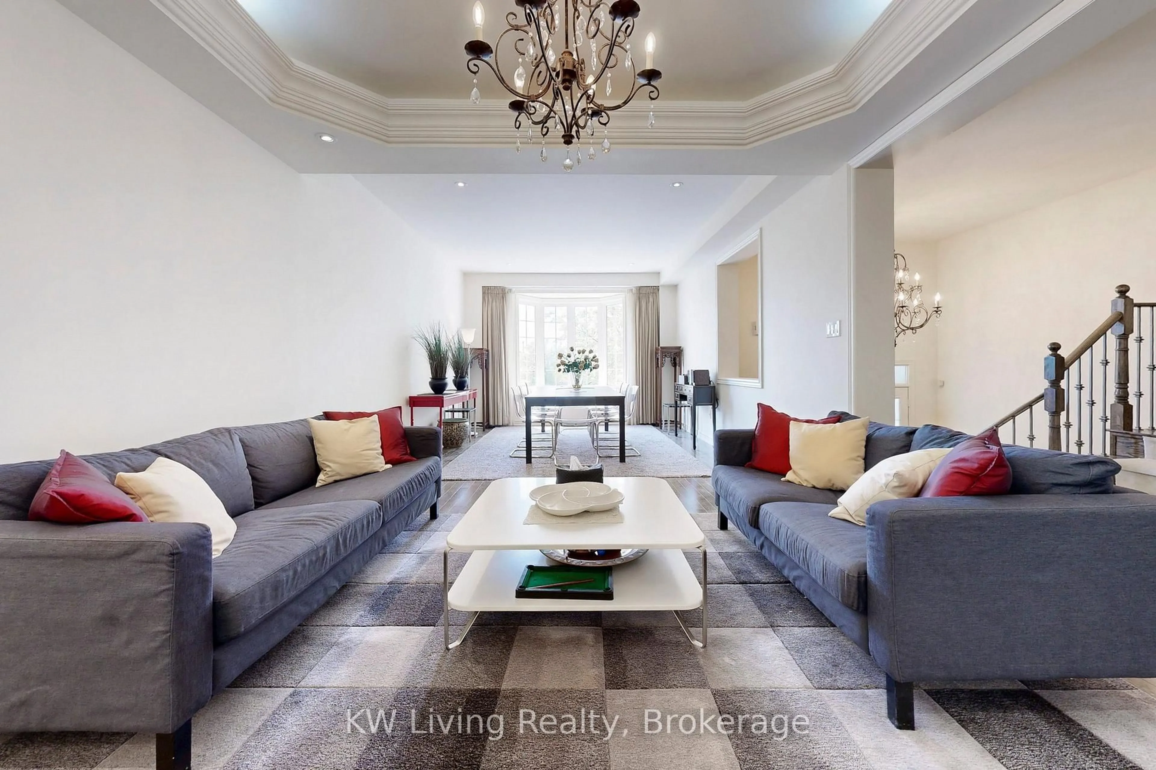 Living room with furniture, unknown for 16 Carriage House Crt, Richmond Hill Ontario L4E 4V3