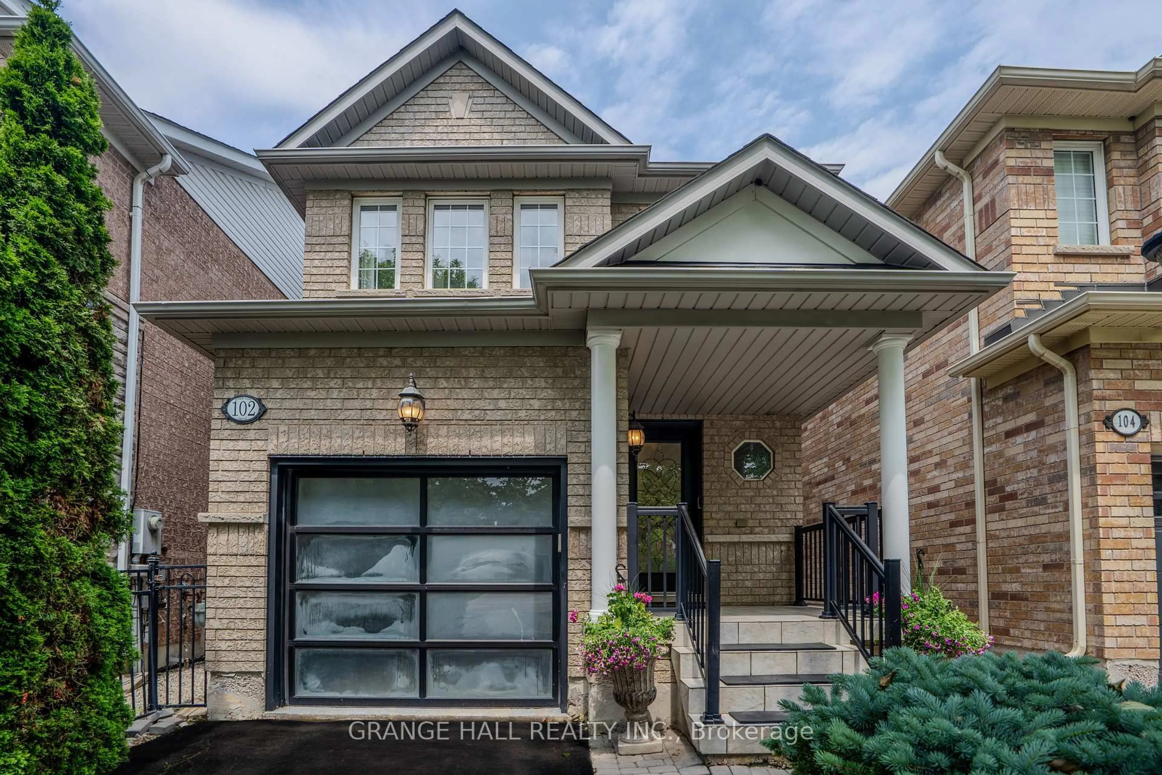 Home with brick exterior material, street for 102 Venice Gate Dr, Vaughan Ontario L4H 0E8