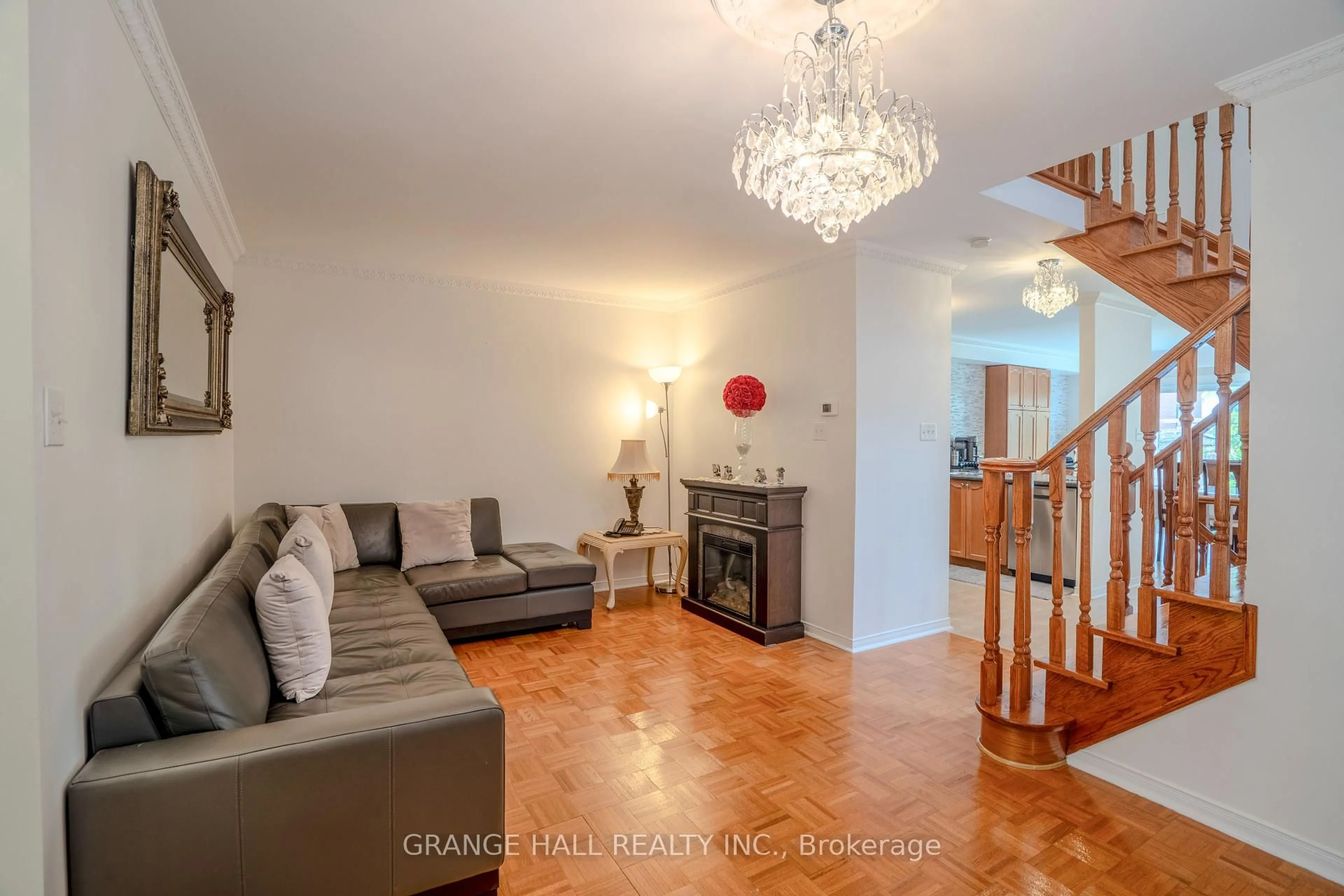 Living room with furniture, unknown for 102 Venice Gate Dr, Vaughan Ontario L4H 0E8