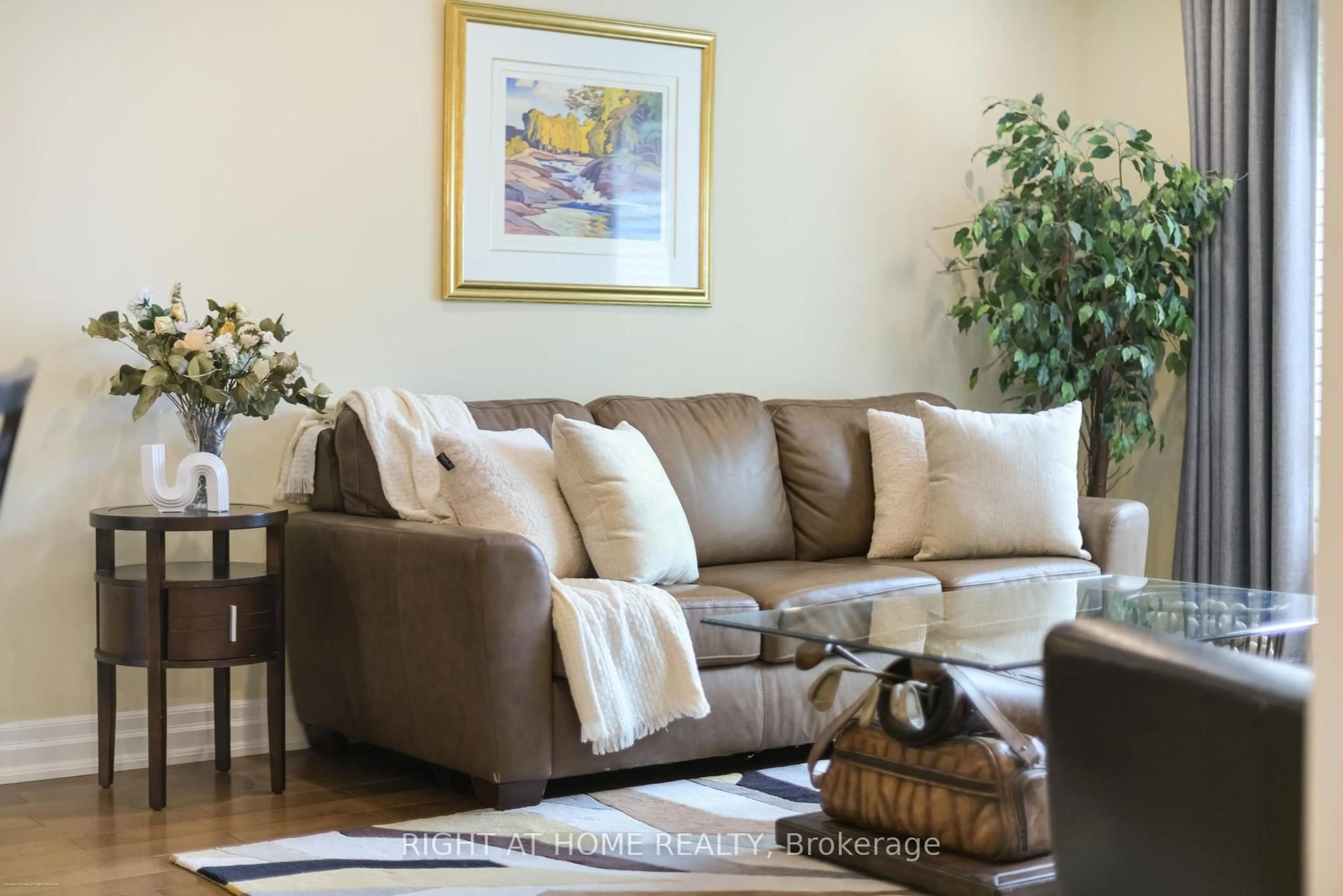 Living room with furniture, unknown for 25 Ransom St, Aurora Ontario L4G 2K9