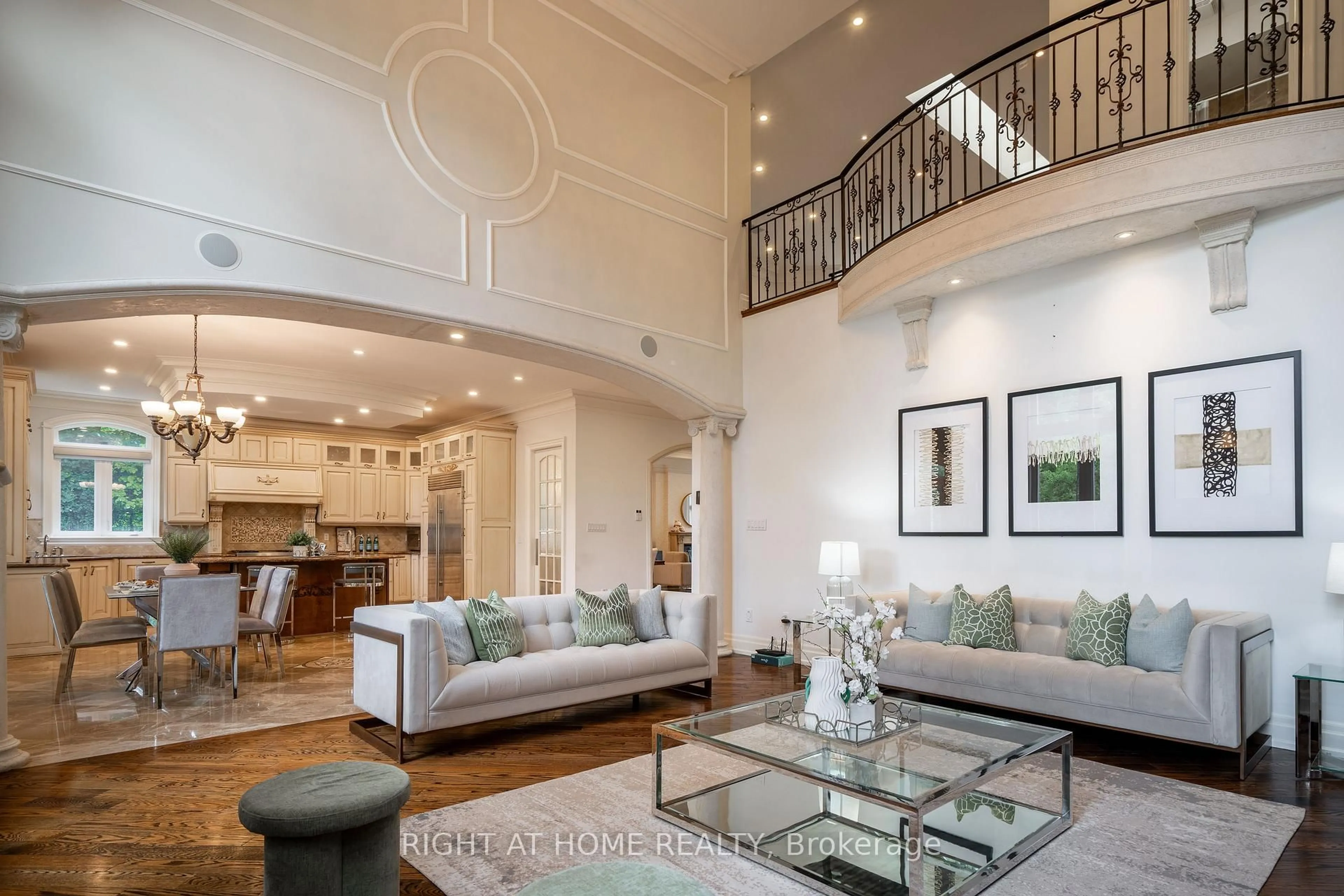Living room with furniture, unknown for 286 Fern Ave, Richmond Hill Ontario L4C 6L4