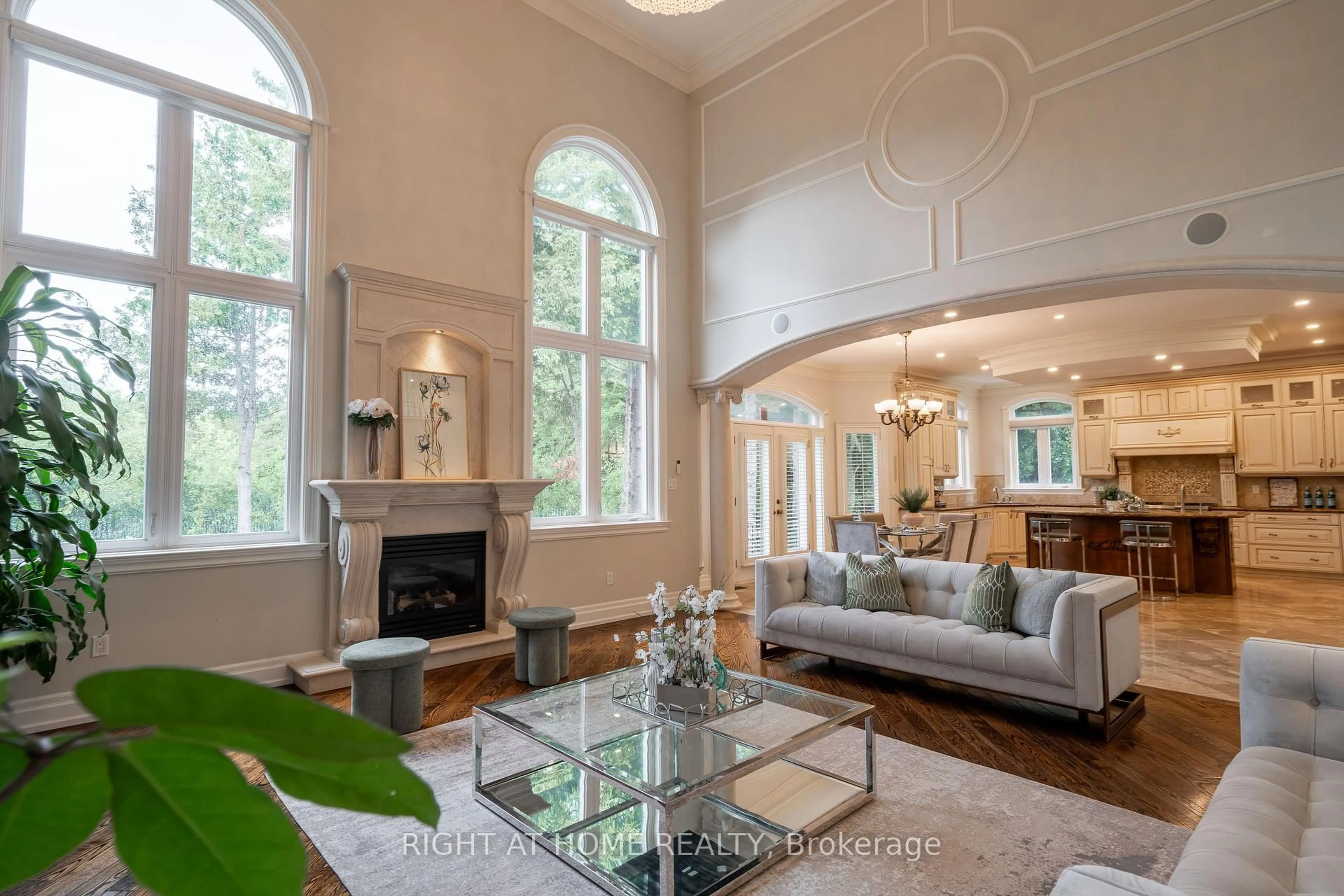 Living room with furniture, unknown for 286 Fern Ave, Richmond Hill Ontario L4C 6L4