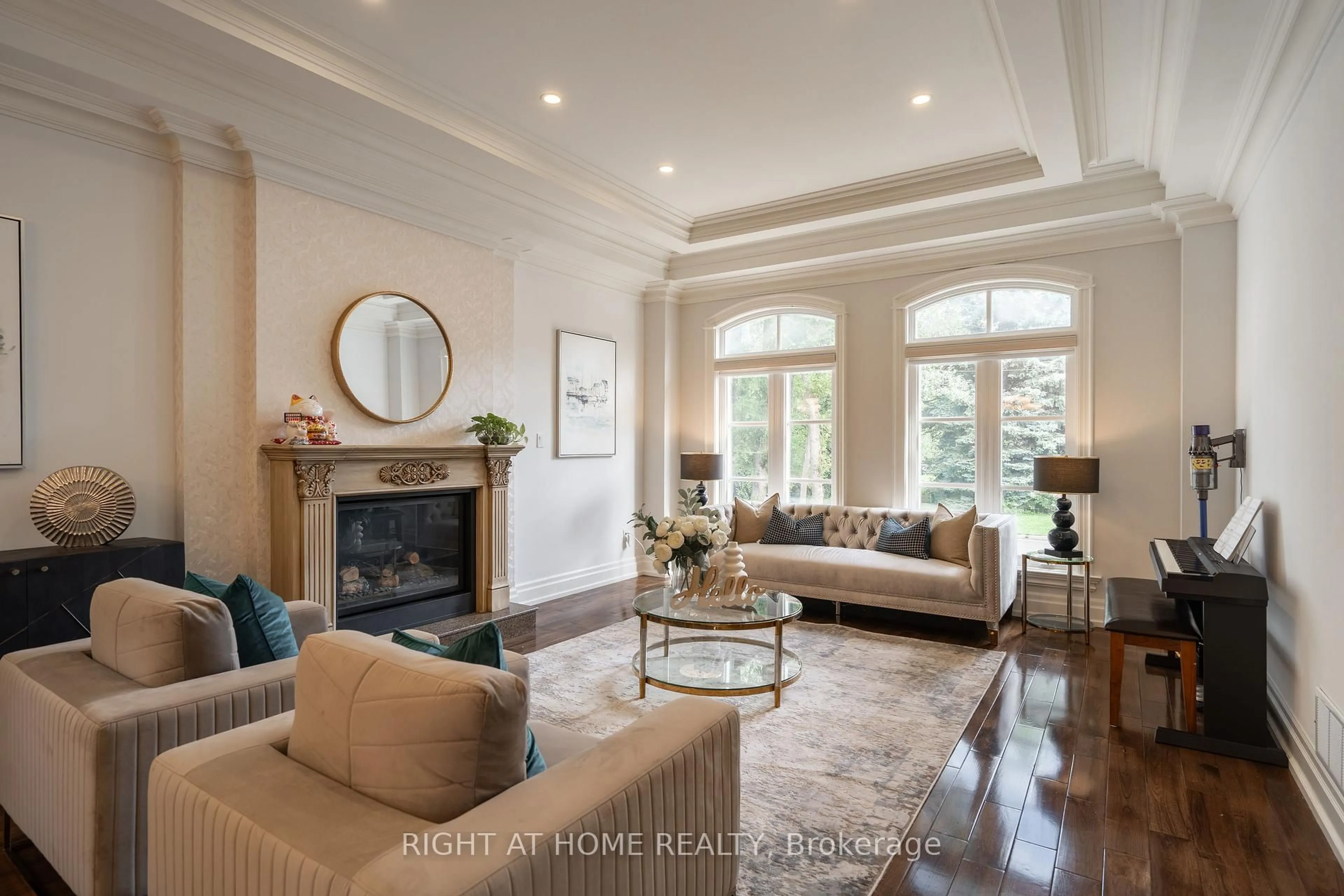 Living room with furniture, unknown for 286 Fern Ave, Richmond Hill Ontario L4C 6L4
